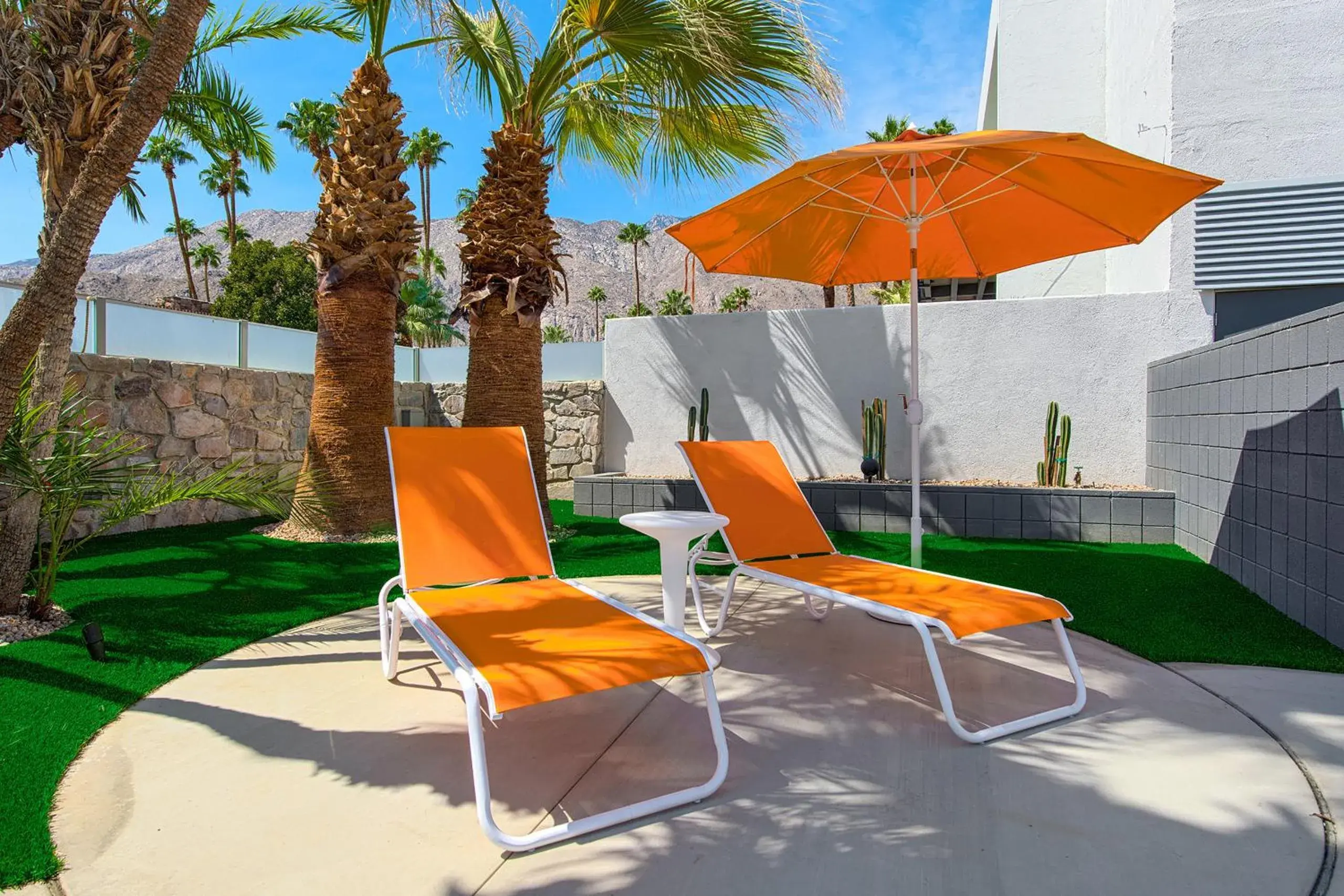 Swimming pool in The Twist Palm Springs Swimming pool in The Twist Palm Springs