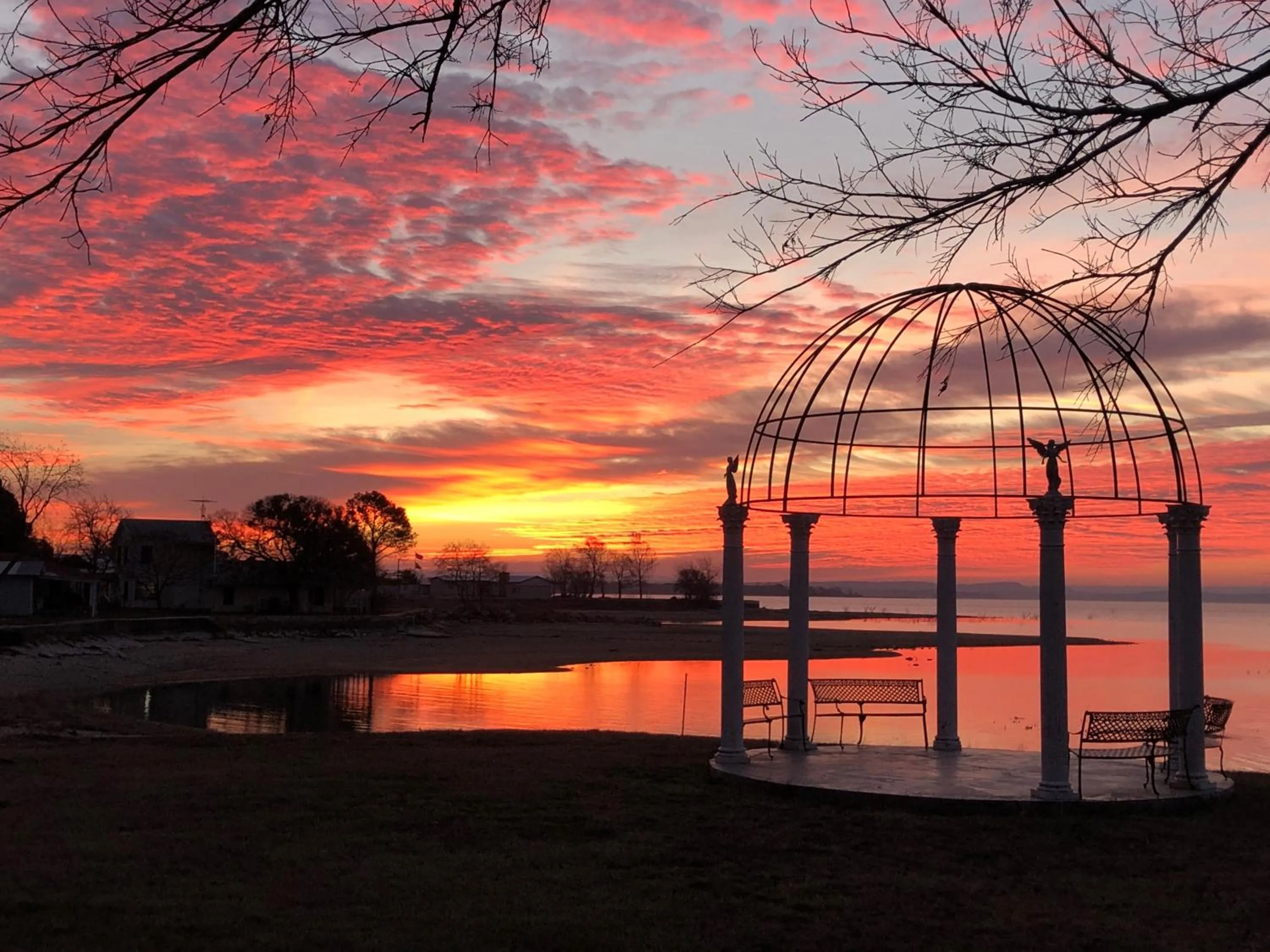 Lake view in Oasis Lake Buchanan