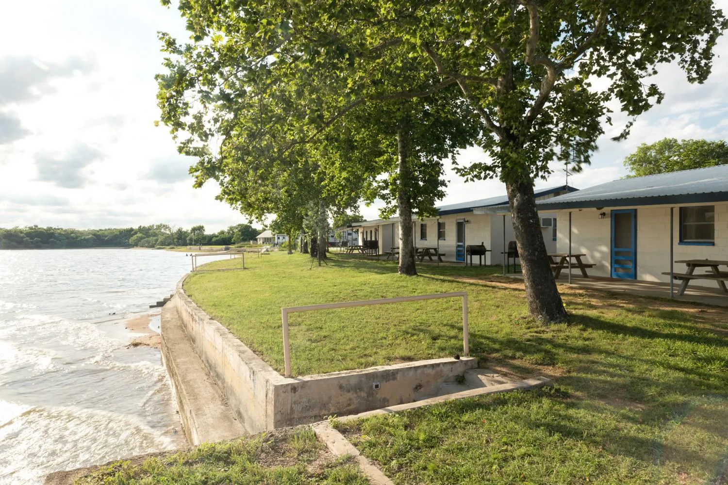 Property building in Oasis Lake Buchanan