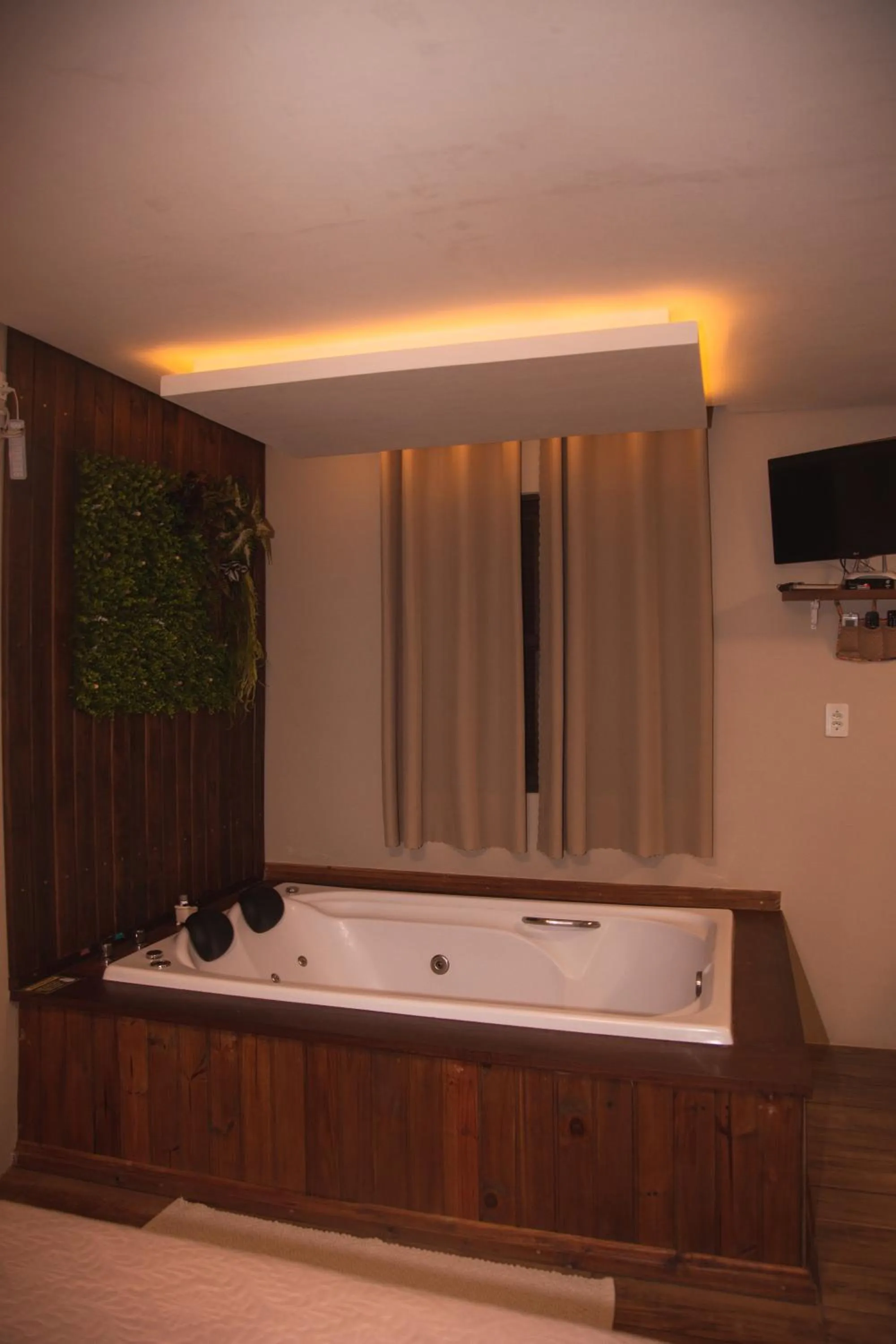 Hot Tub in Pousada Recanto dos Canyons