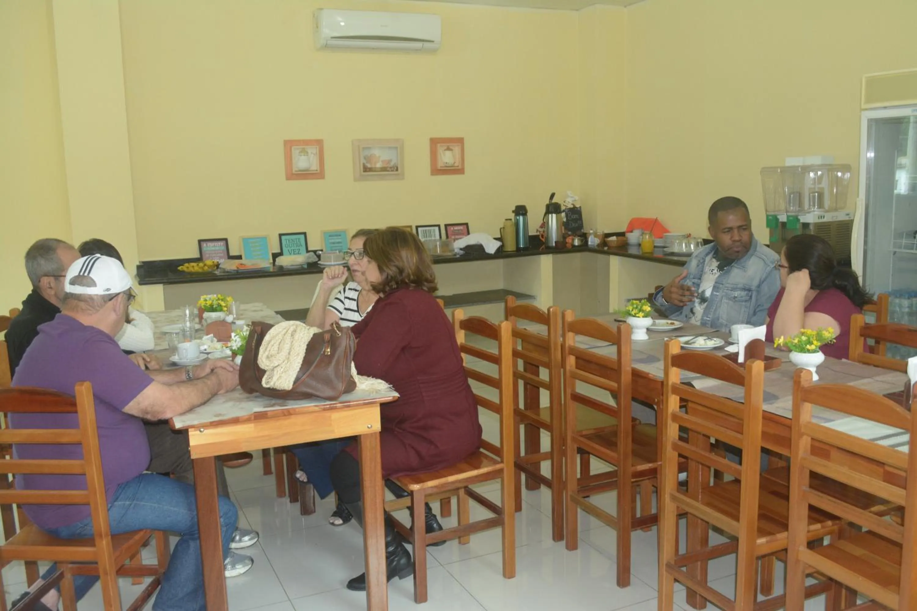 Restaurant/places to eat in Pousada Santo Antônio