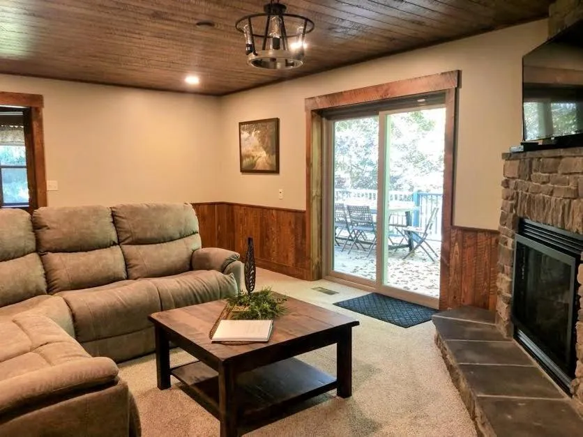 Sojourner's Lodge & Log Cabin Suites
