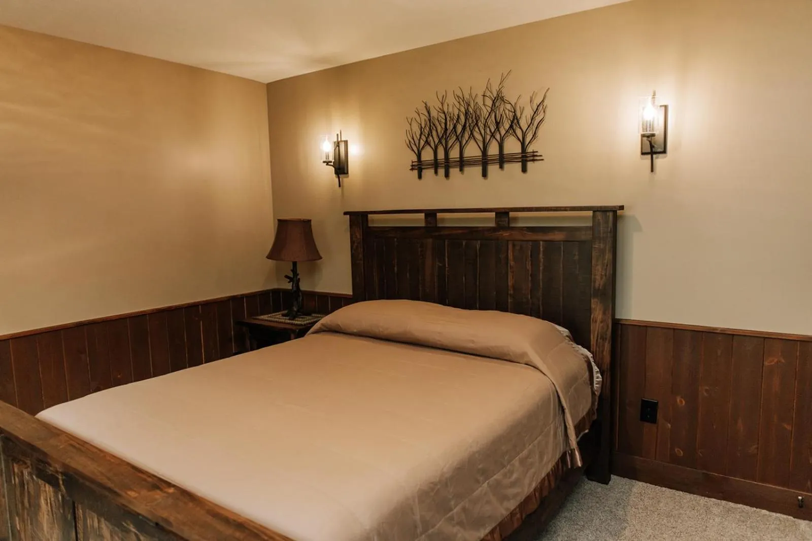Bed in Sojourner's Lodge & Log Cabin Suites