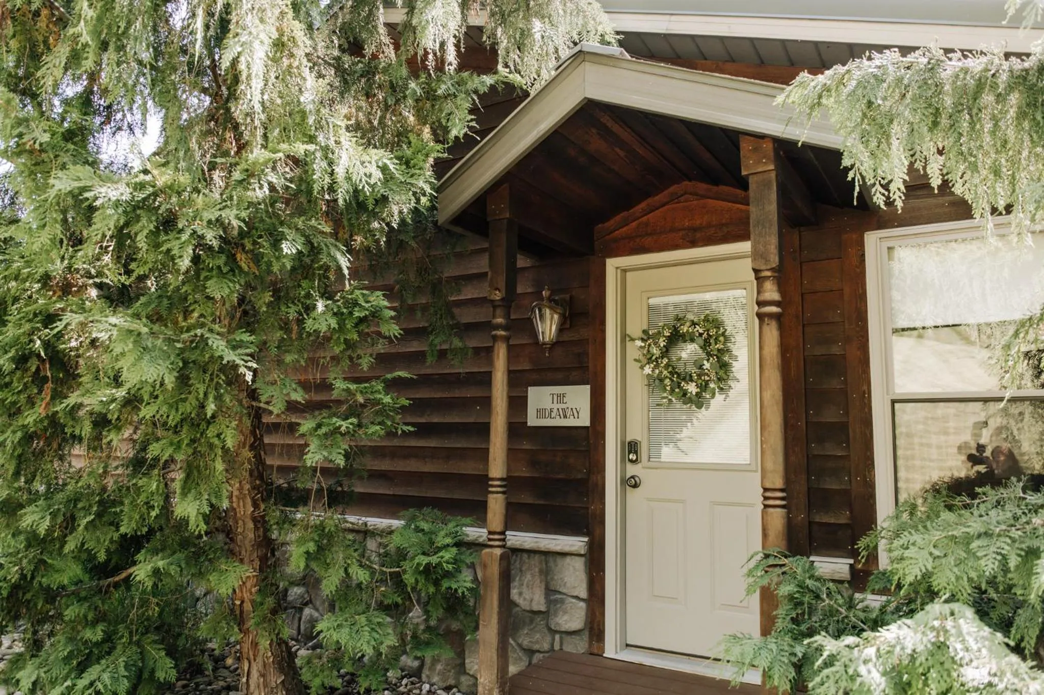 Sojourner's Lodge & Log Cabin Suites