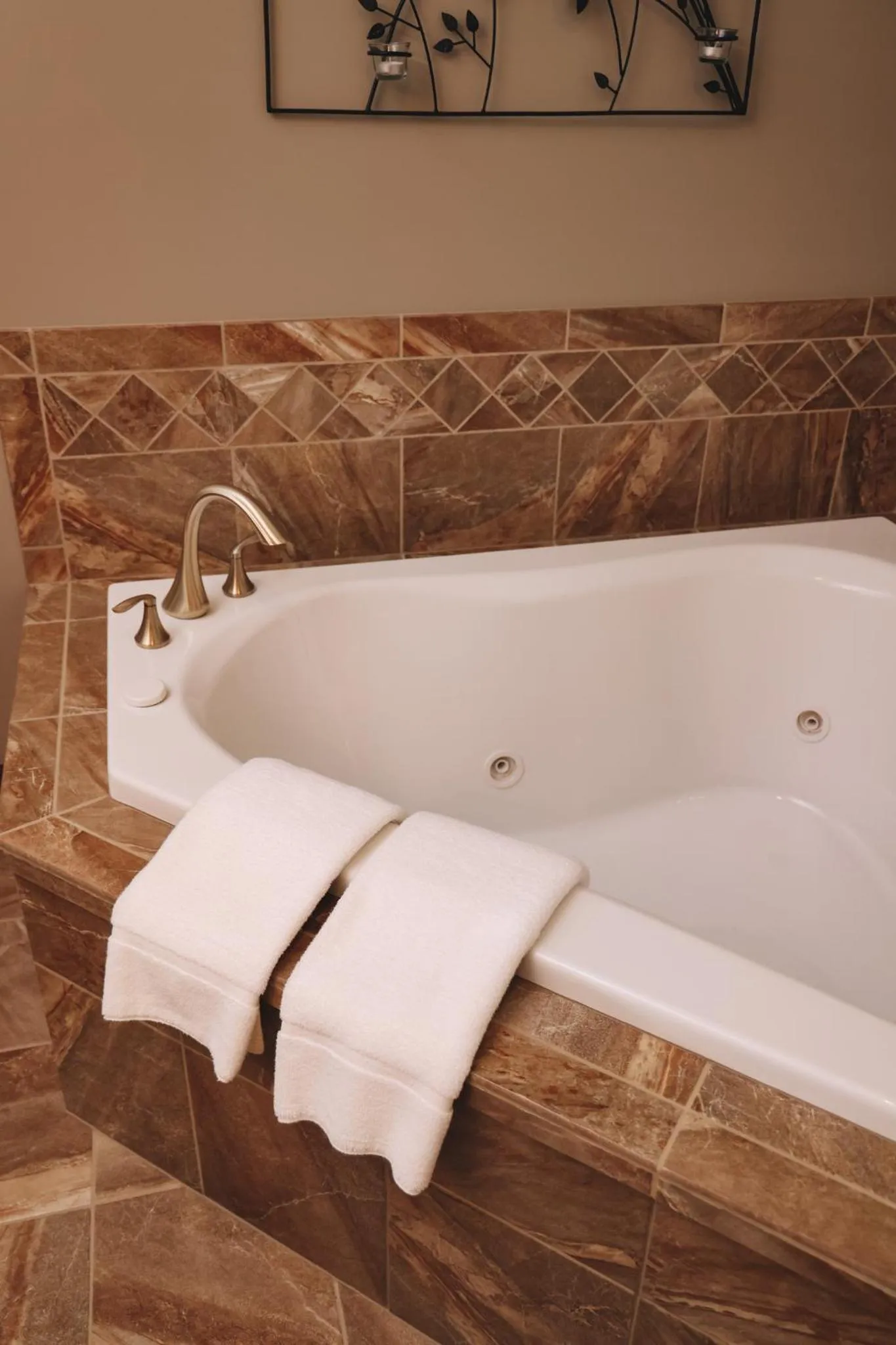 Sojourner's Lodge & Log Cabin Suites