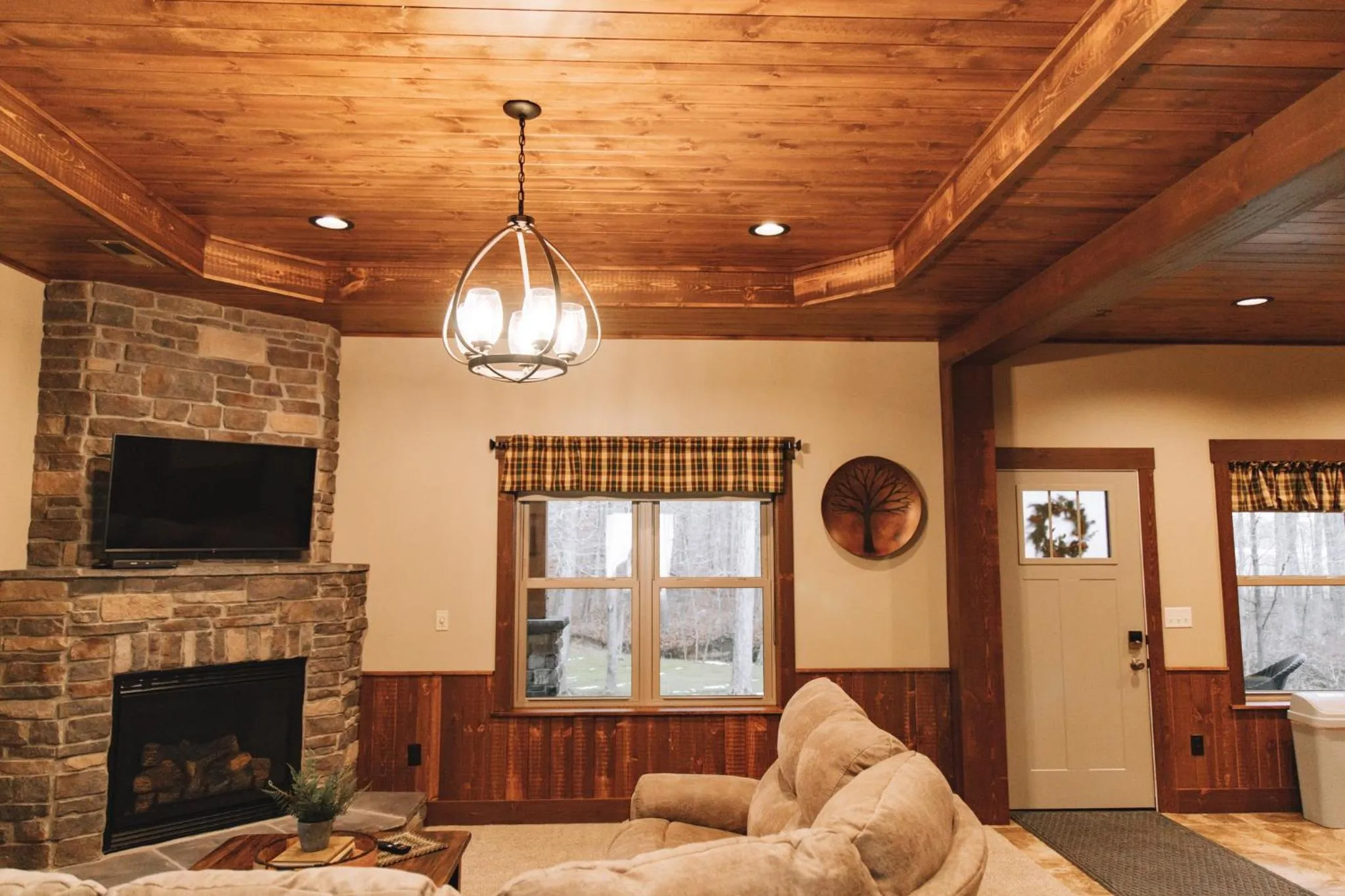 Sojourner's Lodge & Log Cabin Suites