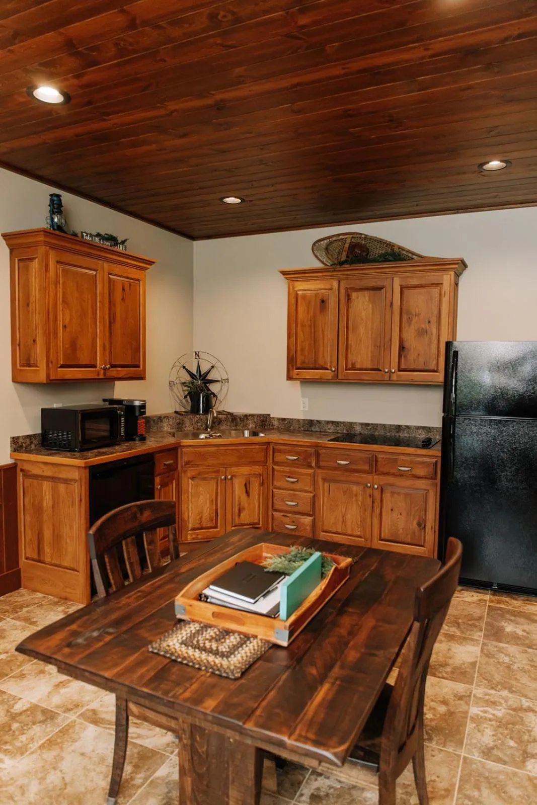 Sojourner's Lodge & Log Cabin Suites