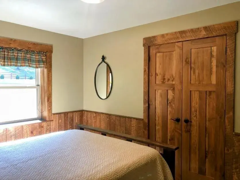 Bed in Sojourner's Lodge & Log Cabin Suites Bed in Sojourner's Lodge & Log Cabin Suites
