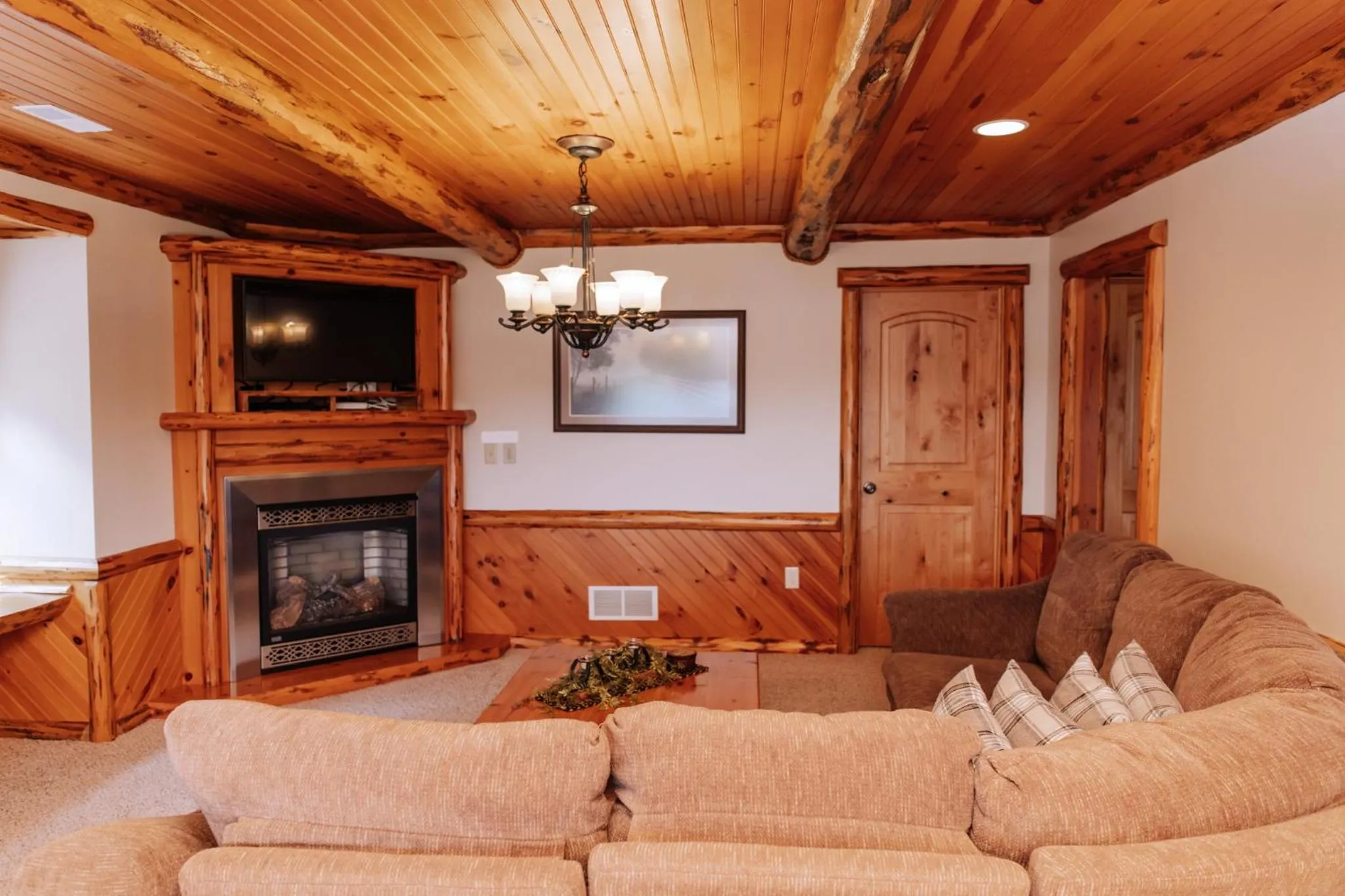 Sojourner's Lodge & Log Cabin Suites