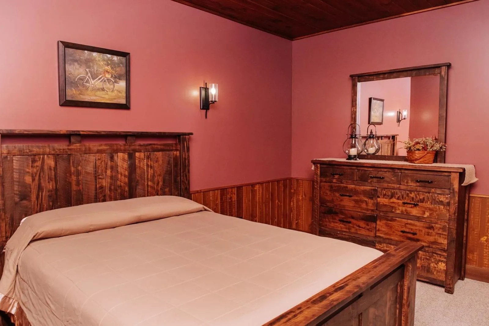 Bed in Sojourner's Lodge & Log Cabin Suites
