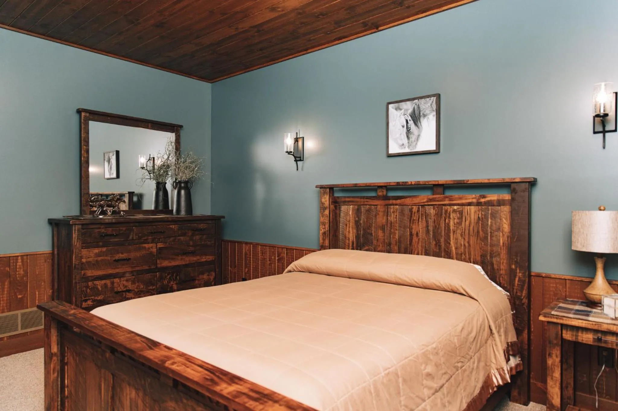 Bed in Sojourner's Lodge & Log Cabin Suites