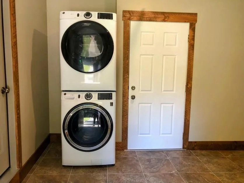 Sojourner's Lodge & Log Cabin Suites