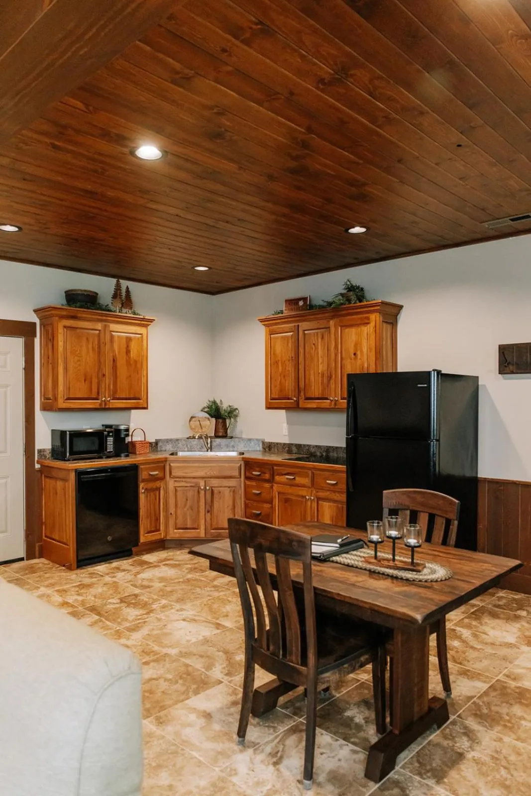 Sojourner's Lodge & Log Cabin Suites