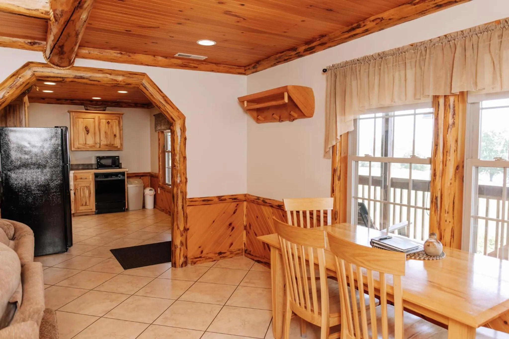 Sojourner's Lodge & Log Cabin Suites