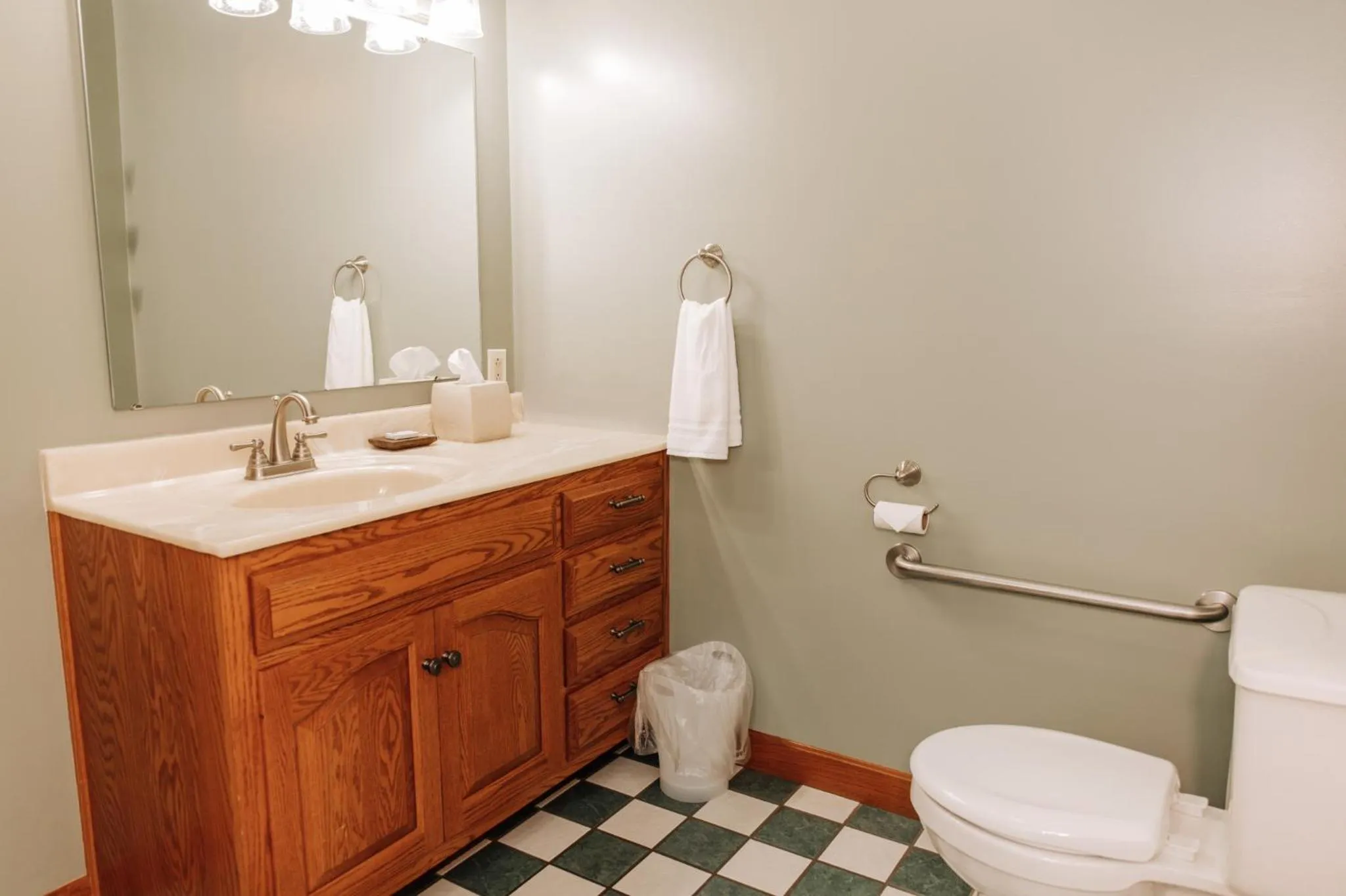 Sojourner's Lodge & Log Cabin Suites