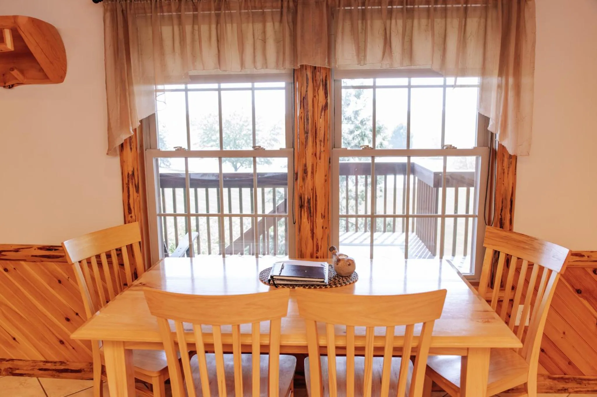 Sojourner's Lodge & Log Cabin Suites