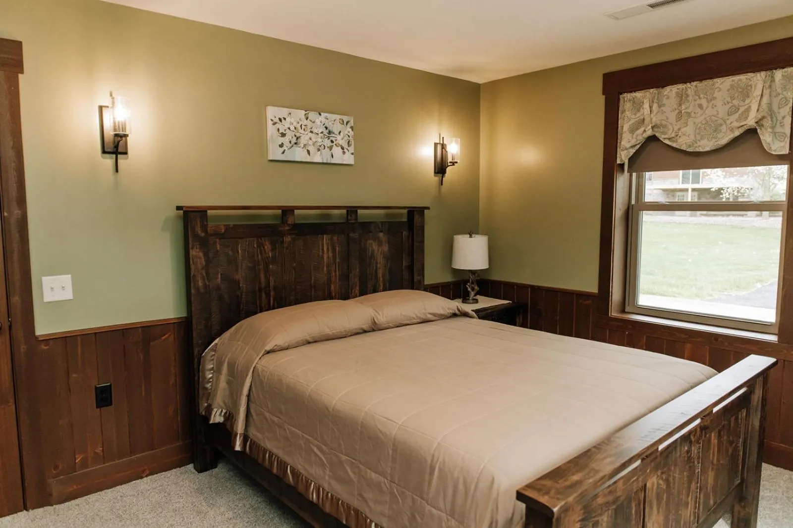 Bed in Sojourner's Lodge & Log Cabin Suites