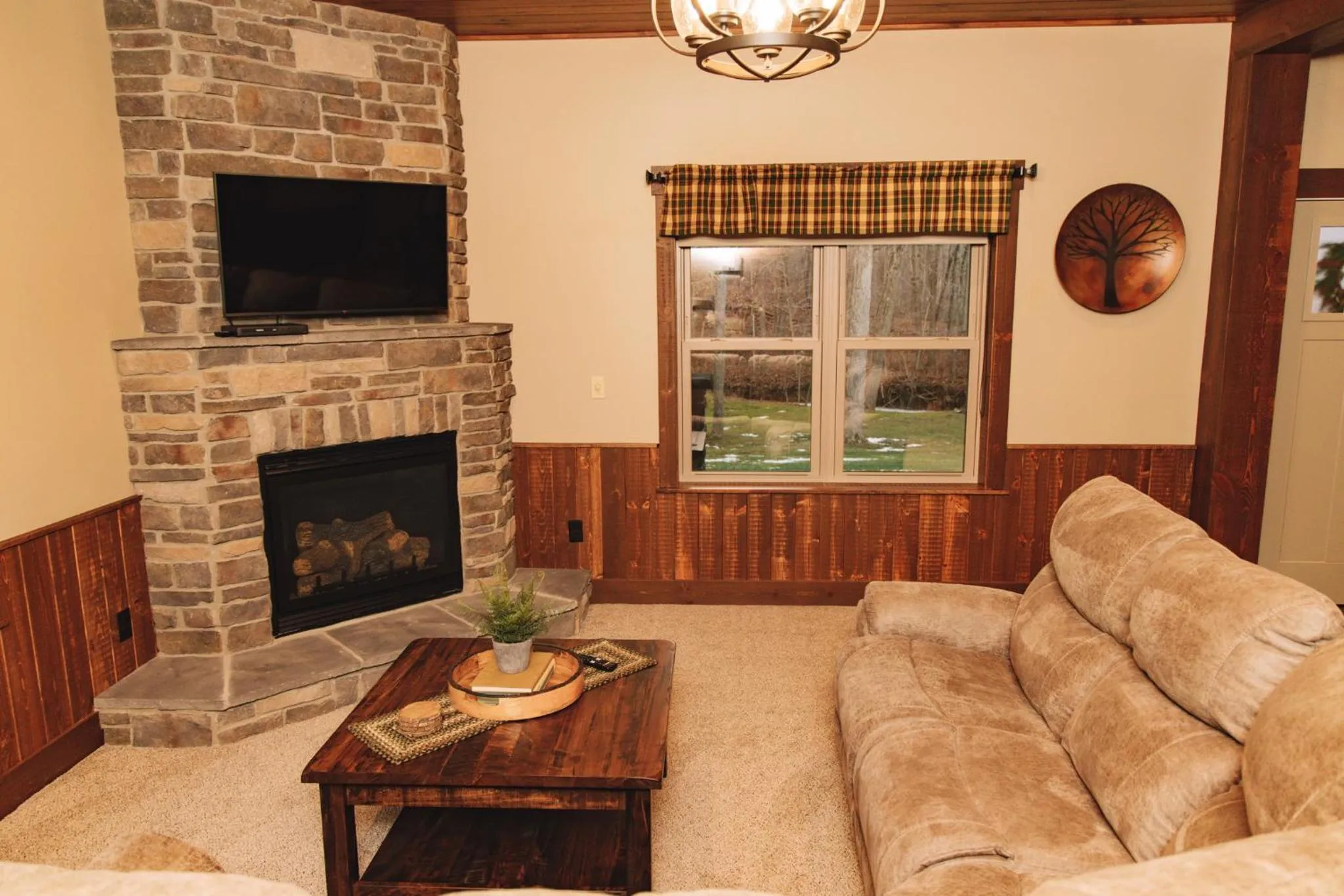 Sojourner's Lodge & Log Cabin Suites