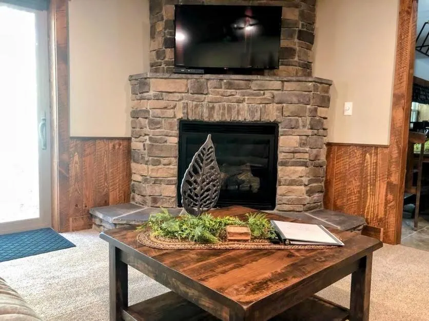 Sojourner's Lodge & Log Cabin Suites