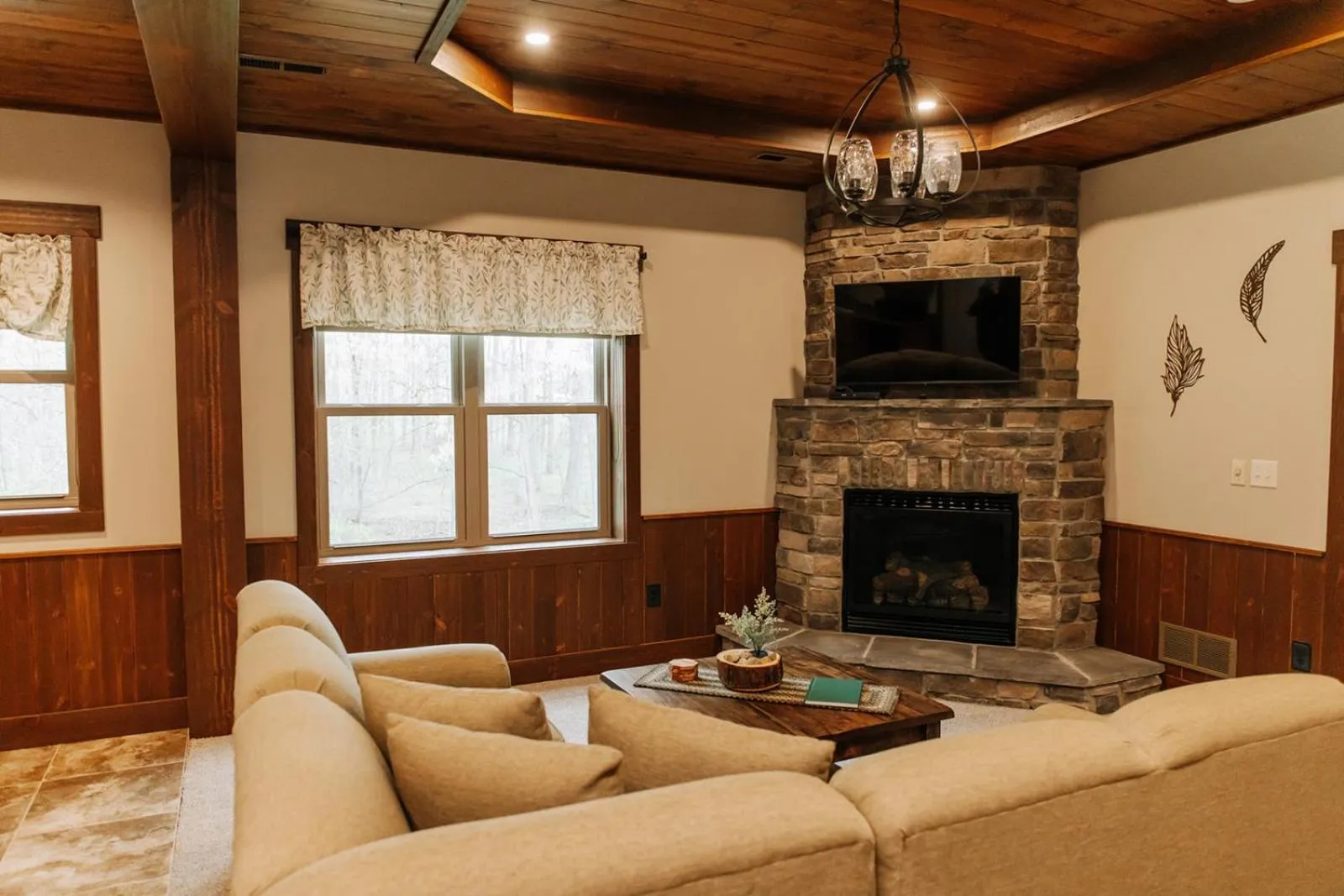 Sojourner's Lodge & Log Cabin Suites