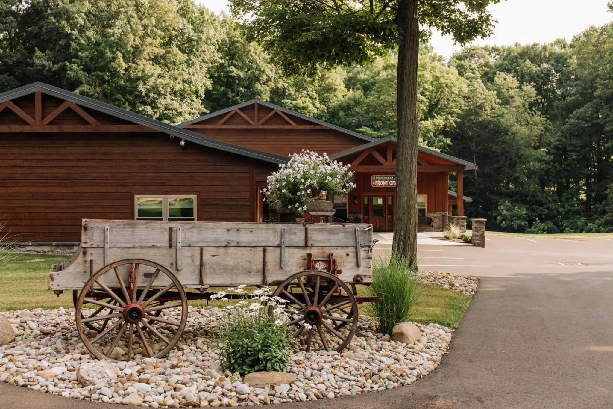 Sojourner's Lodge & Log Cabin Suites