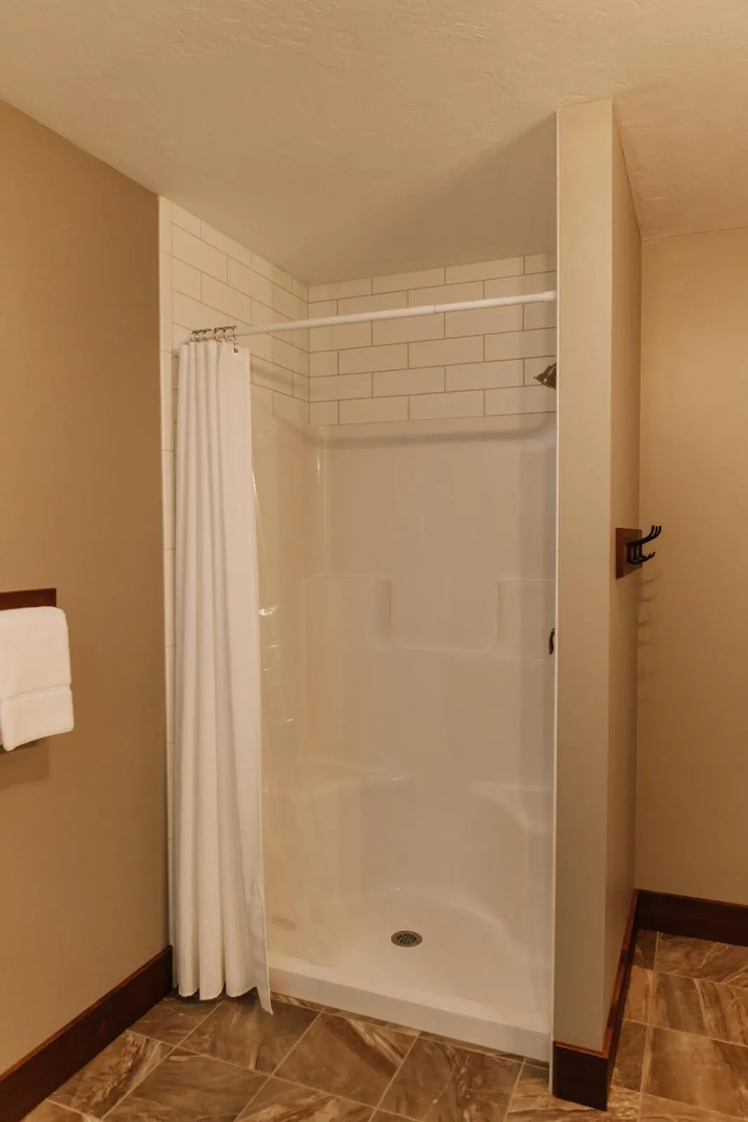 Sojourner's Lodge & Log Cabin Suites