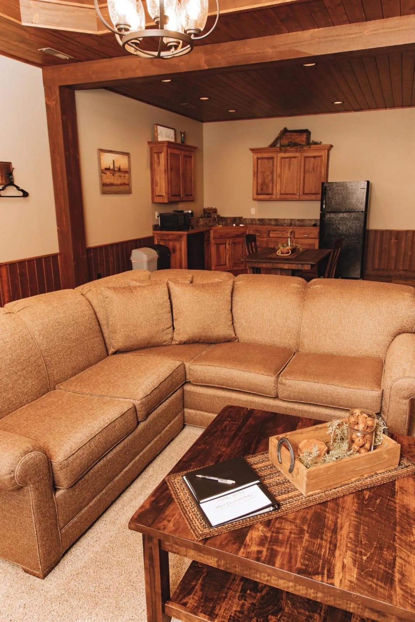 Sojourner's Lodge & Log Cabin Suites