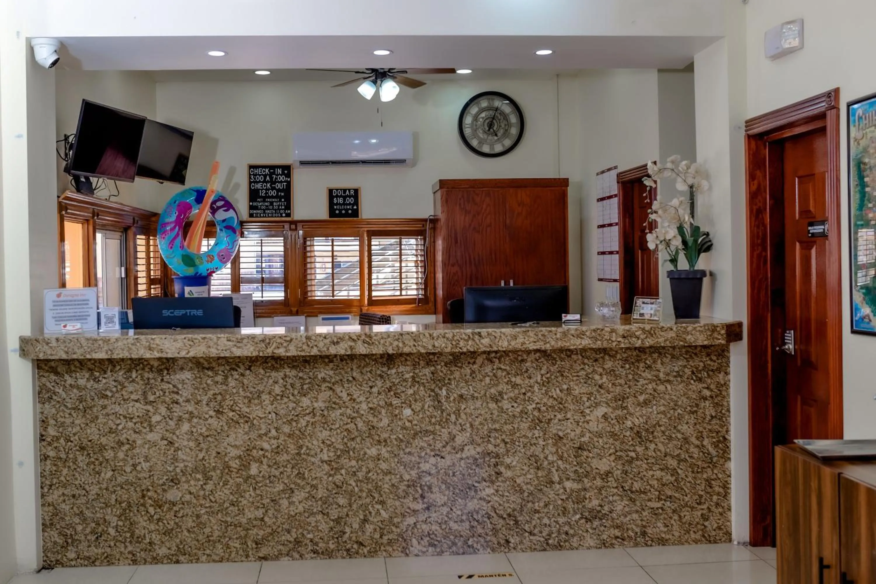 Lobby or reception in DURAZNO INN