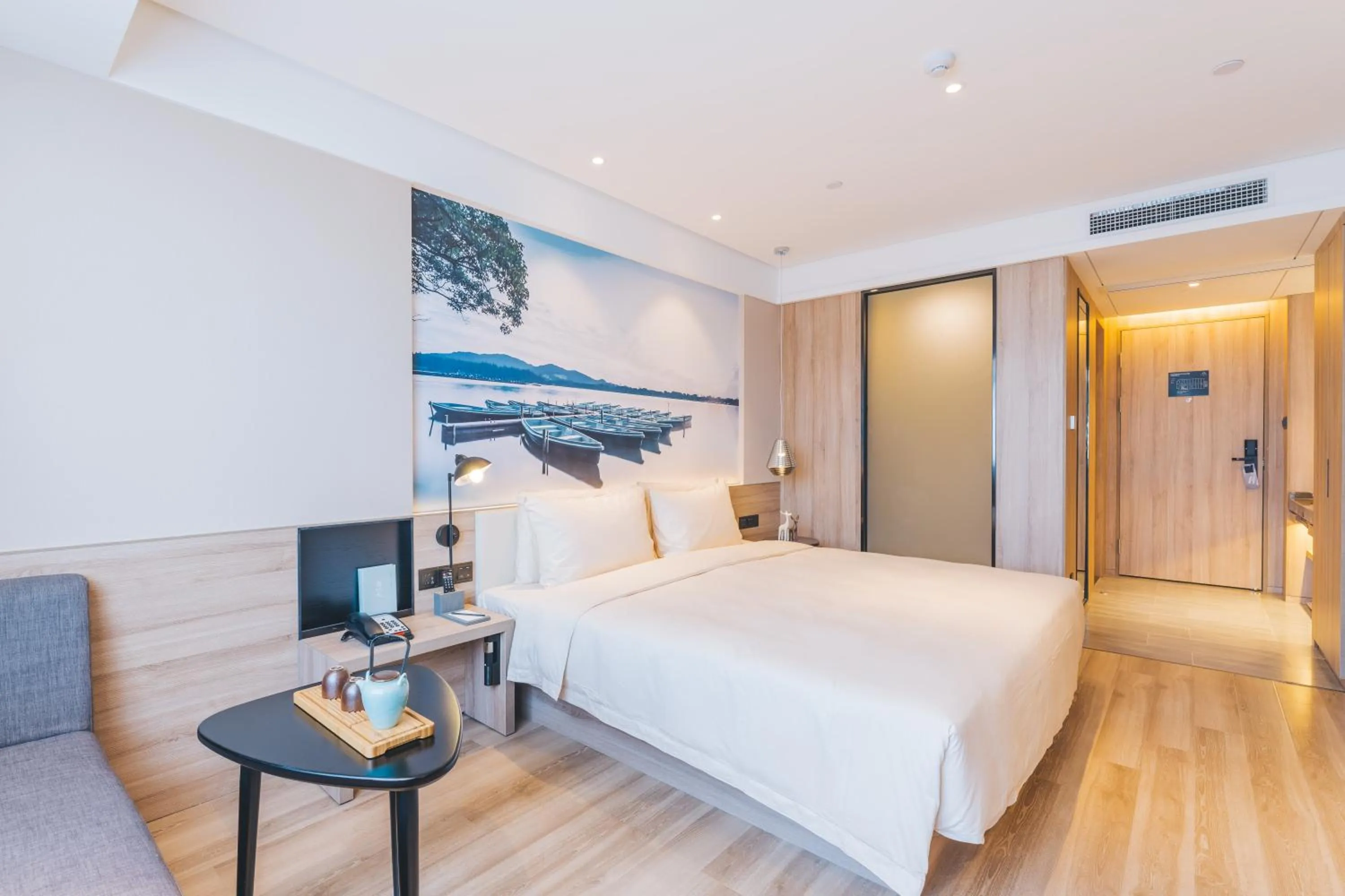 Photo of the whole room, Bed in Atour Hotel (Hangzhou West Lake Cultural Square)