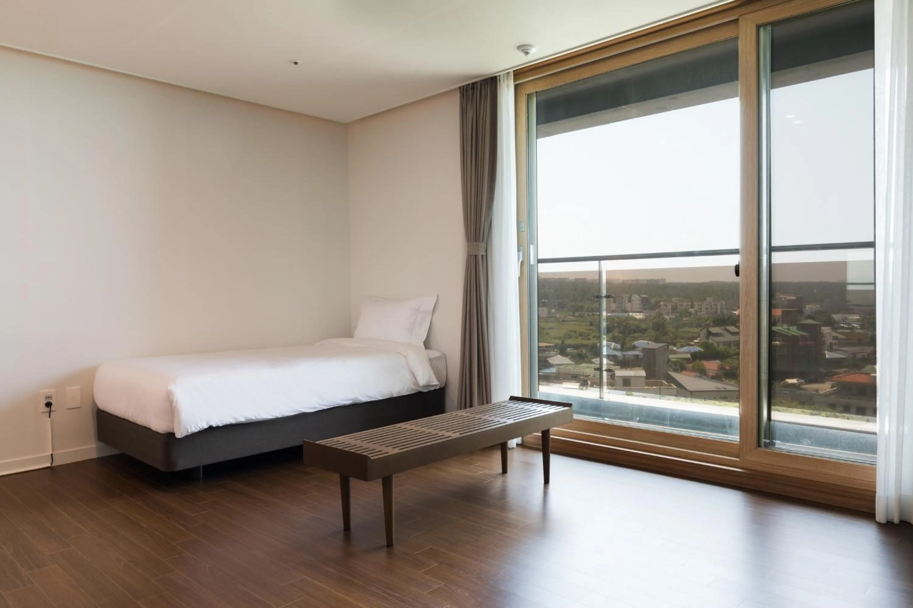 Living room, Bed in Lemain Hotel