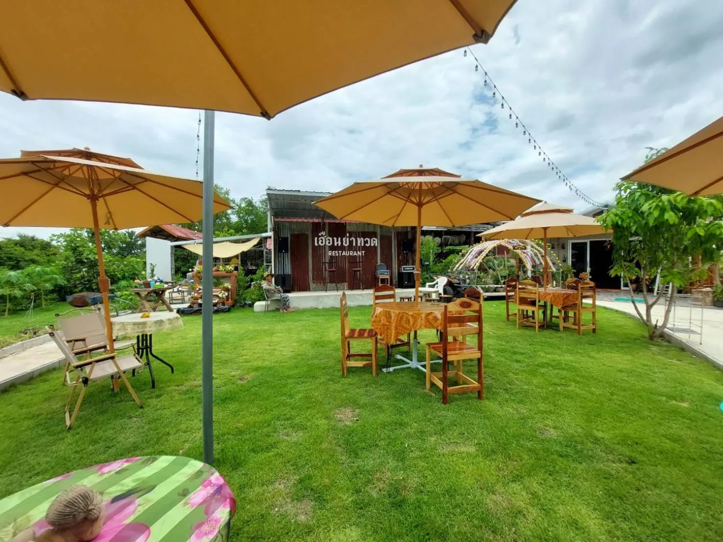 Restaurant/places to eat in Rapeepat Residential and Resort