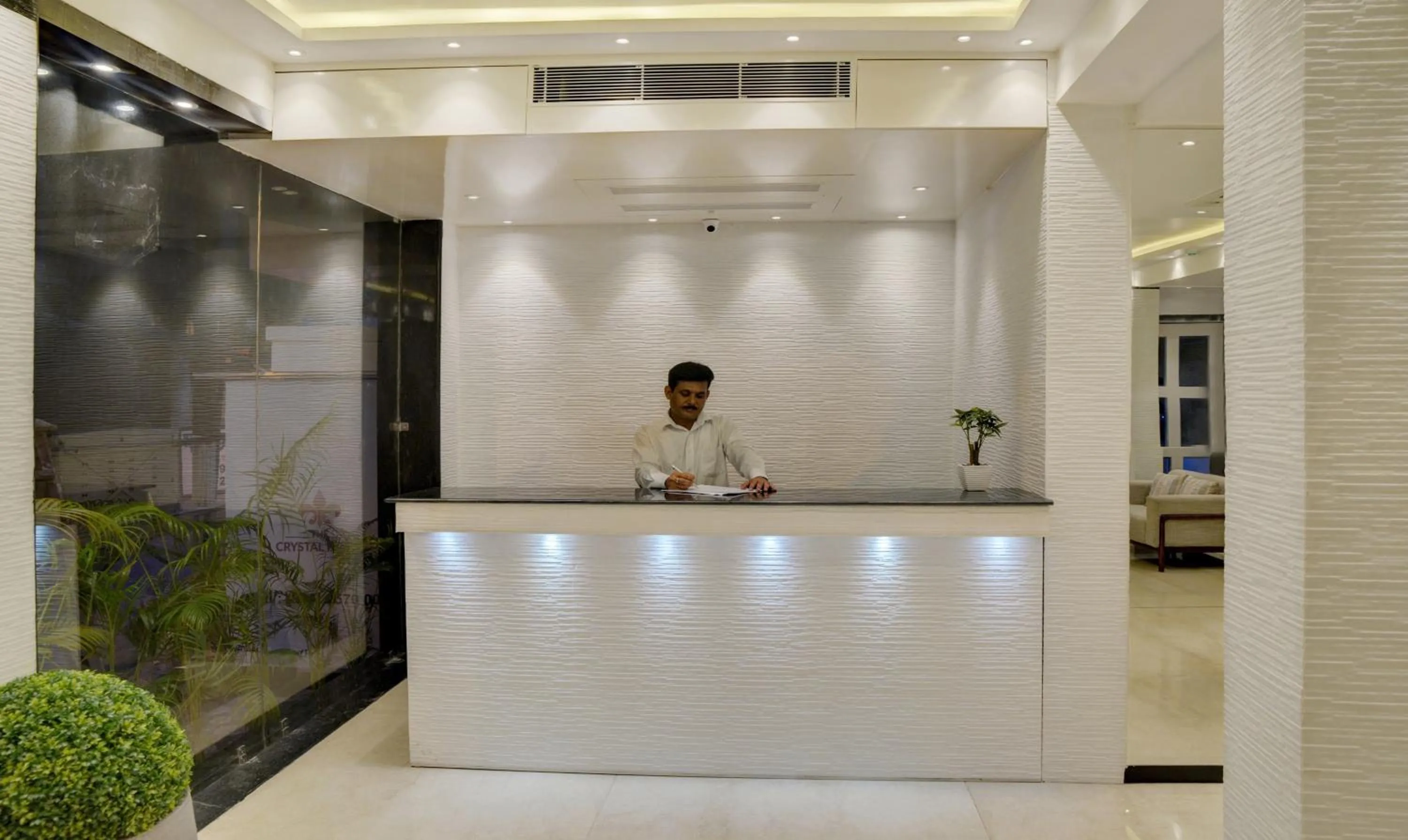 Lobby or reception in Treebo Premium The Crystal, Chinar Park