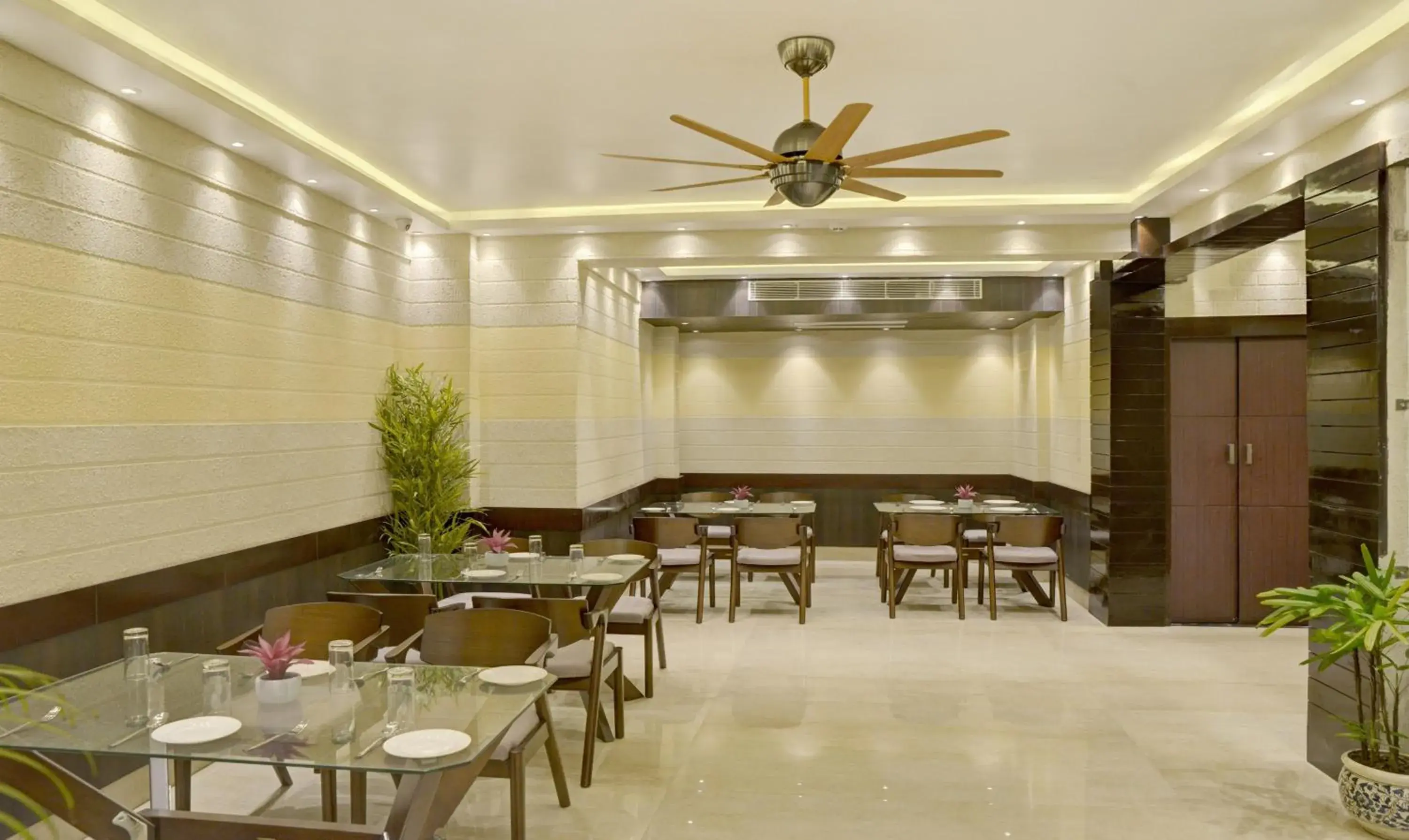Restaurant/places to eat in Treebo Premium The Crystal Restaurant/places to eat in Treebo Premium The Crystal