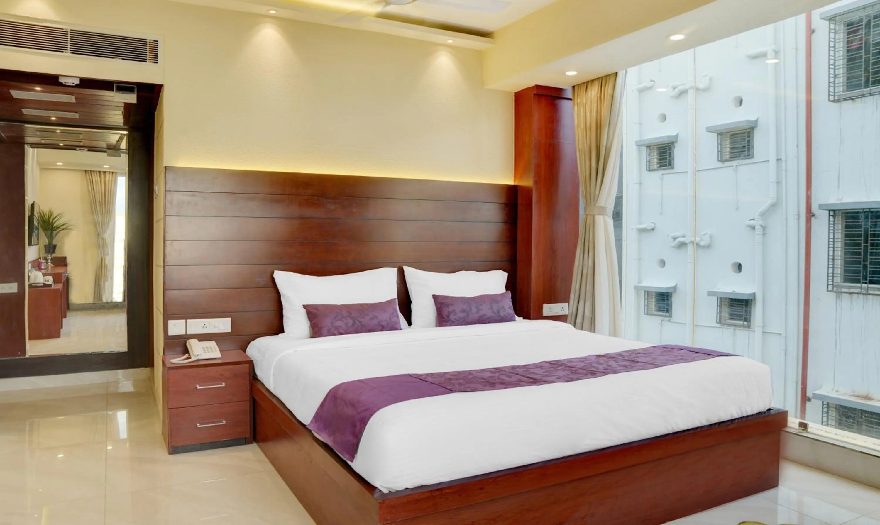 Bedroom, Bed in Treebo Premium The Crystal, Chinar Park