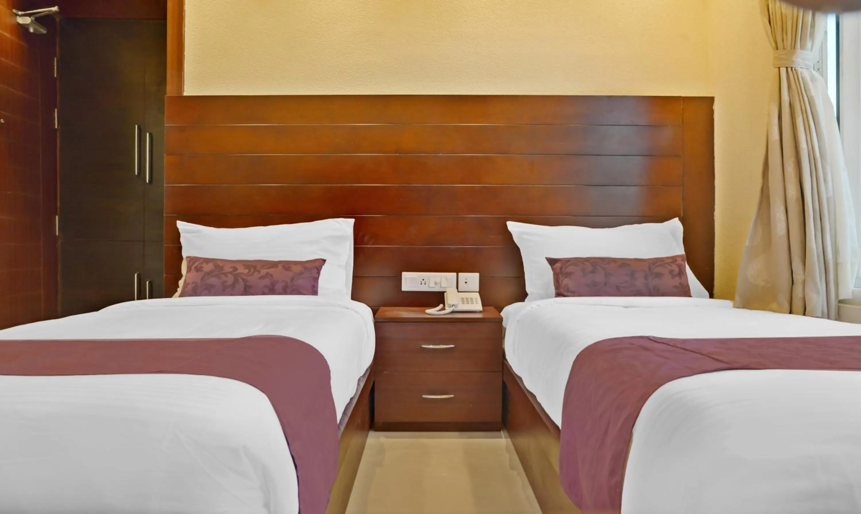 Bedroom, Bed in Treebo Premium The Crystal, Chinar Park