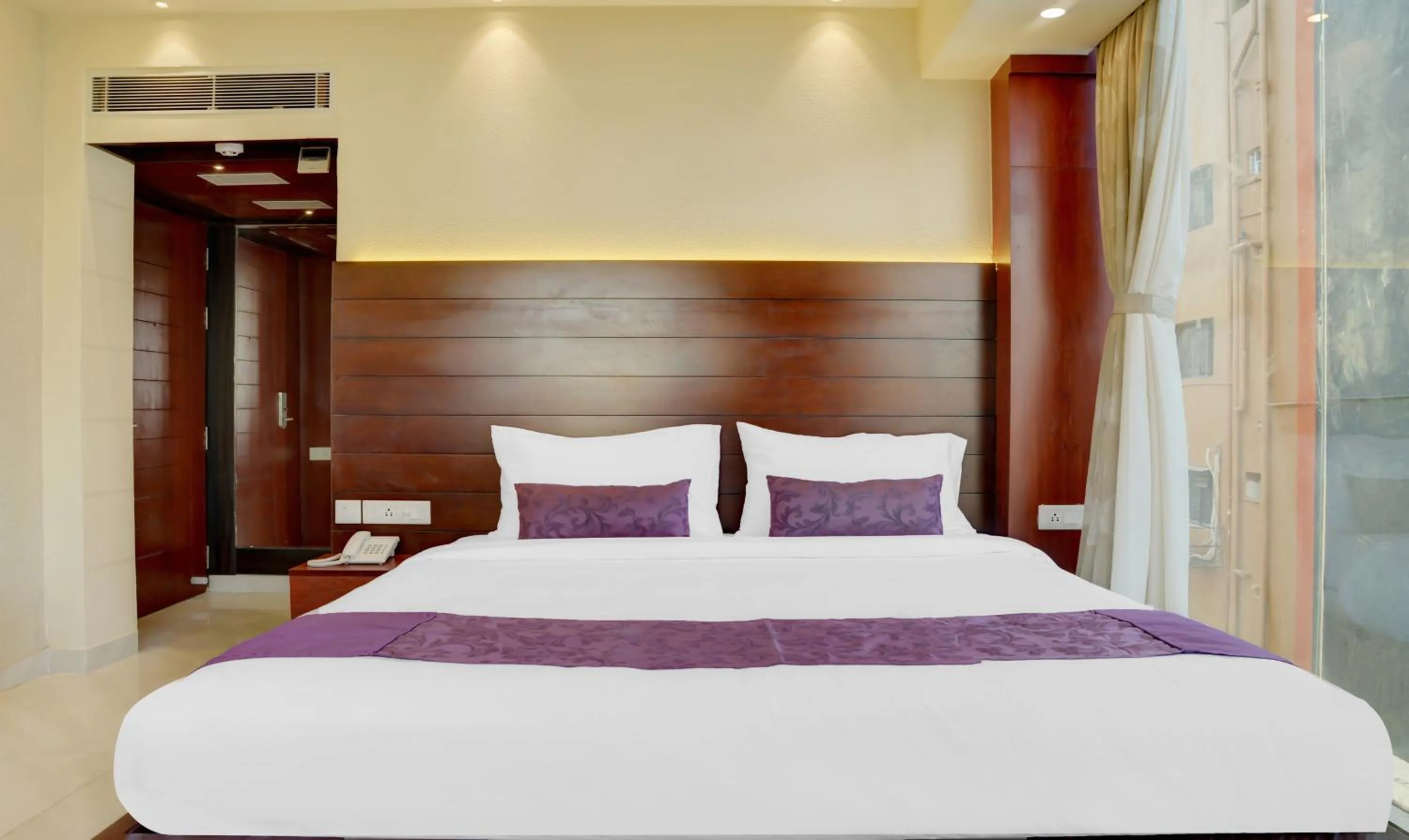 Bedroom, Bed in Treebo Premium The Crystal, Chinar Park