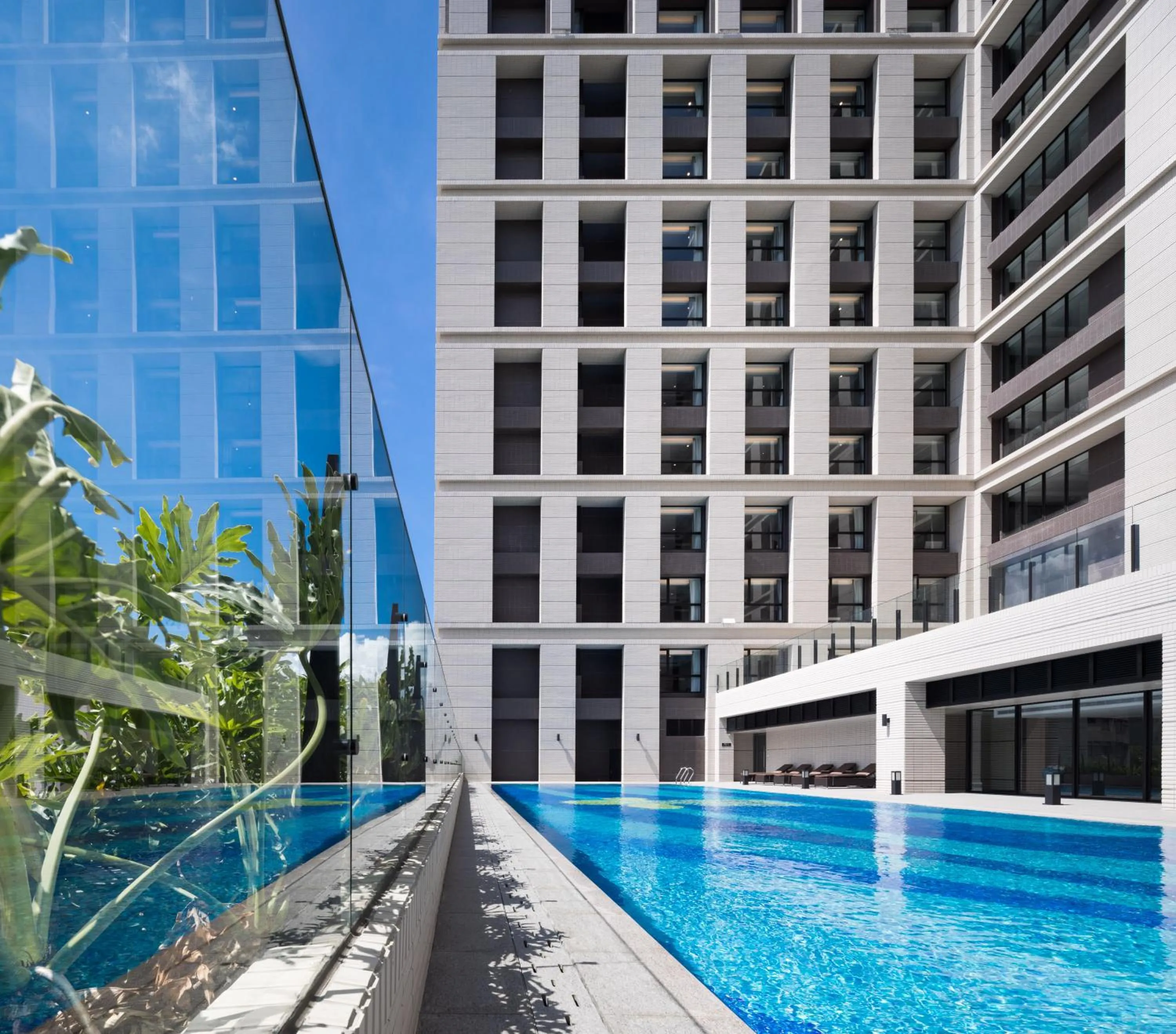 Swimming pool in Lakeshore Hotel Tainan