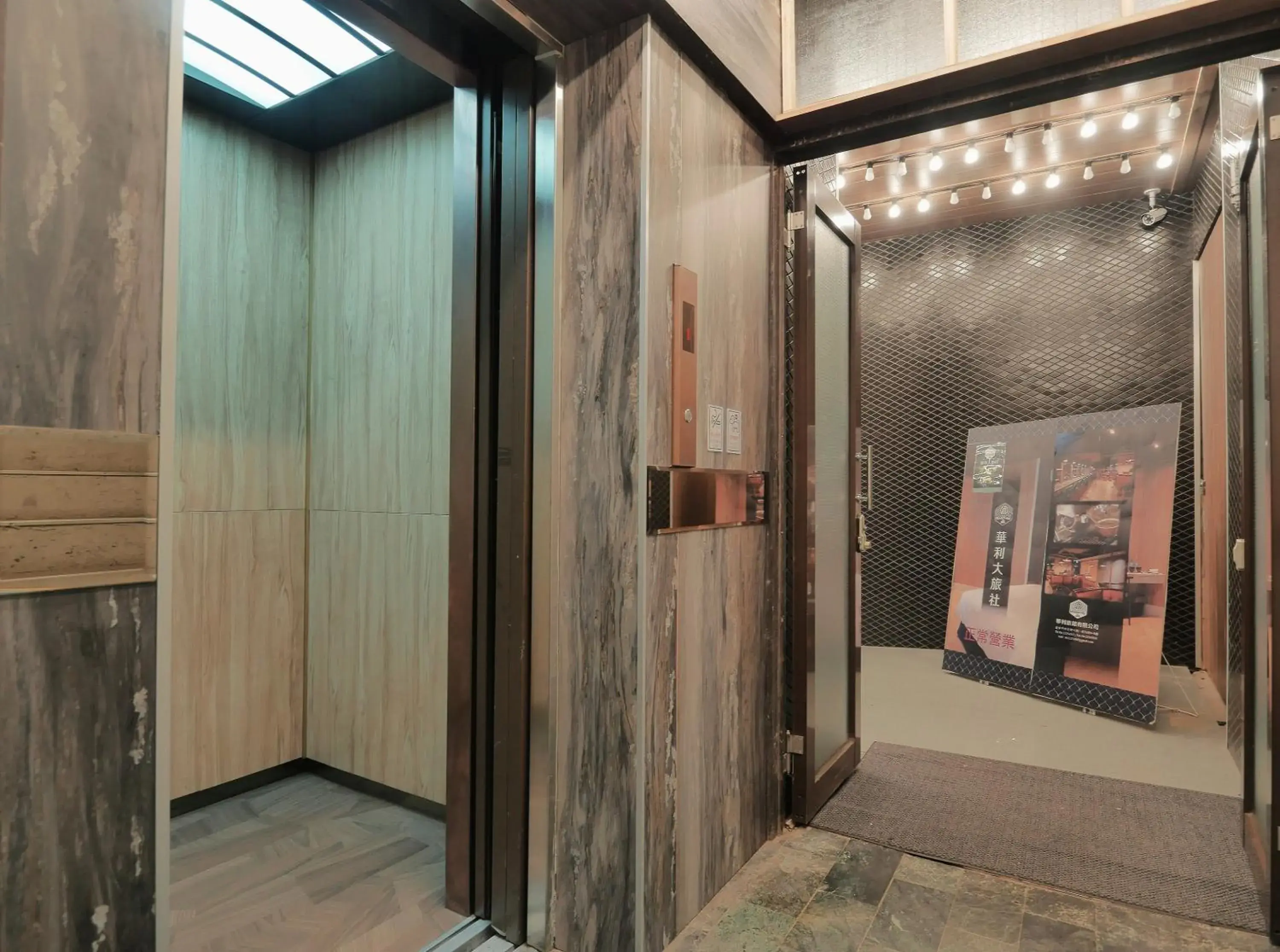 Facade/entrance in Modern Inn Facade/entrance in Modern Inn