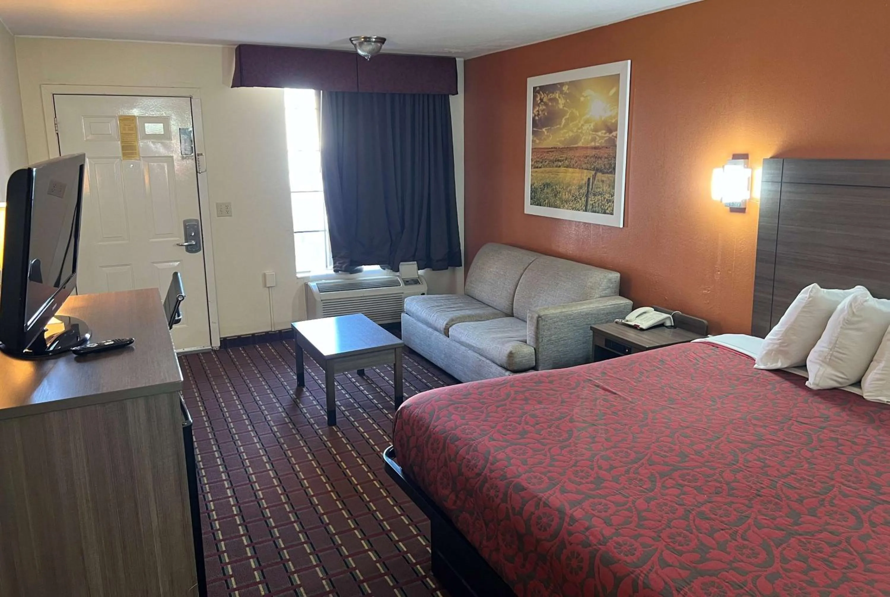 Photo of the whole room, Bed in Days Inn by Wyndham El Reno