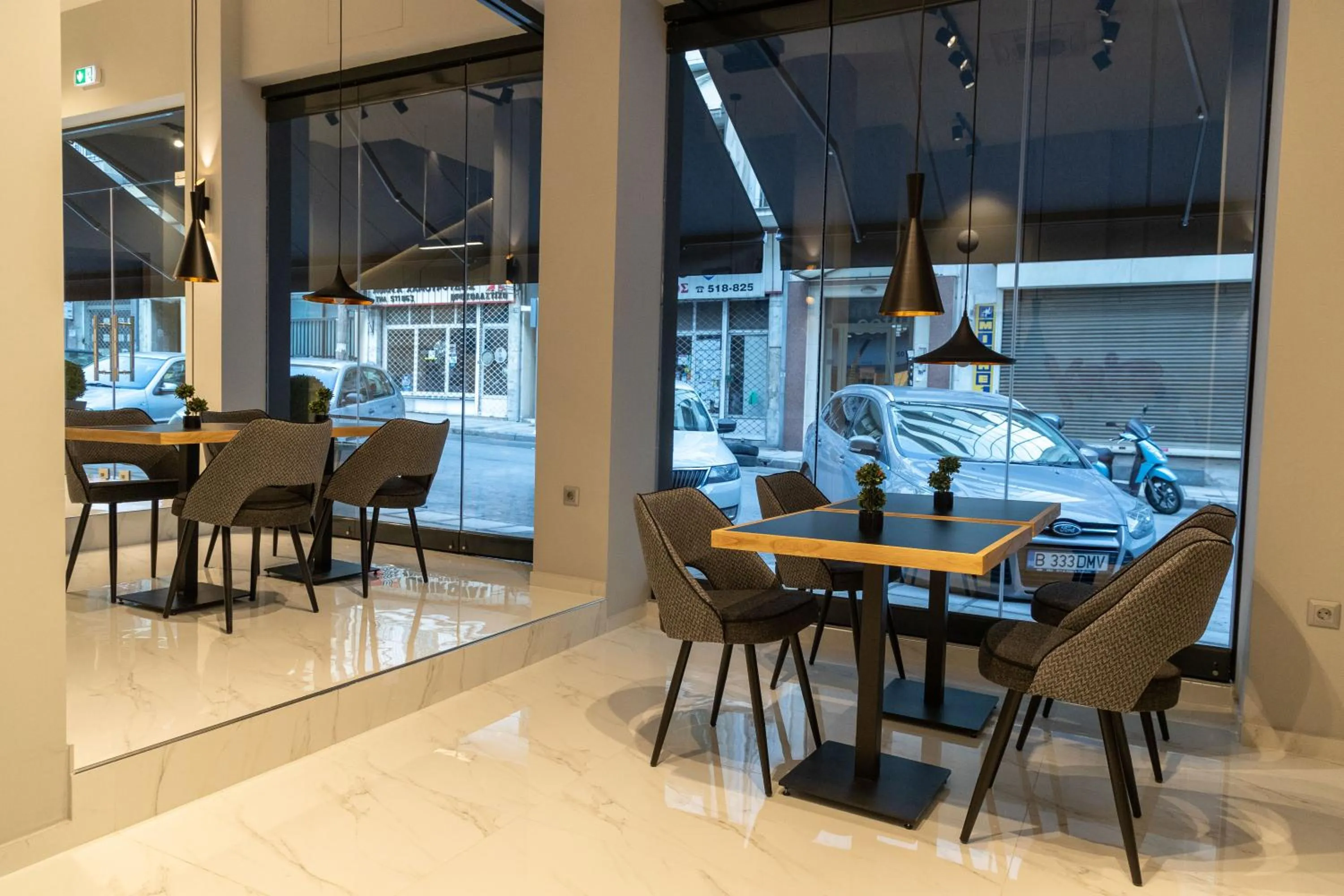 Restaurant/places to eat in Grand Port Suites