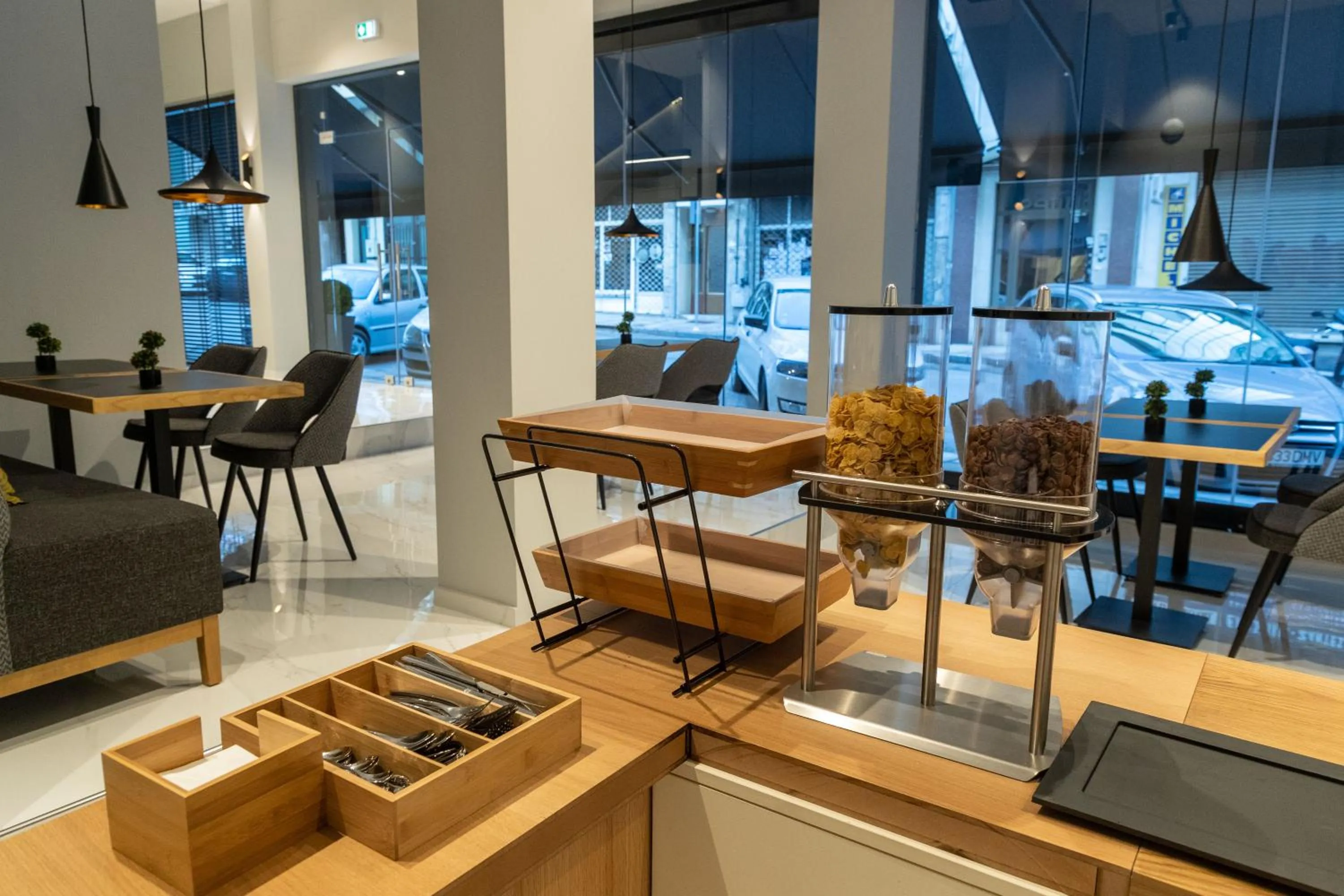 Restaurant/places to eat in Grand Port Suites