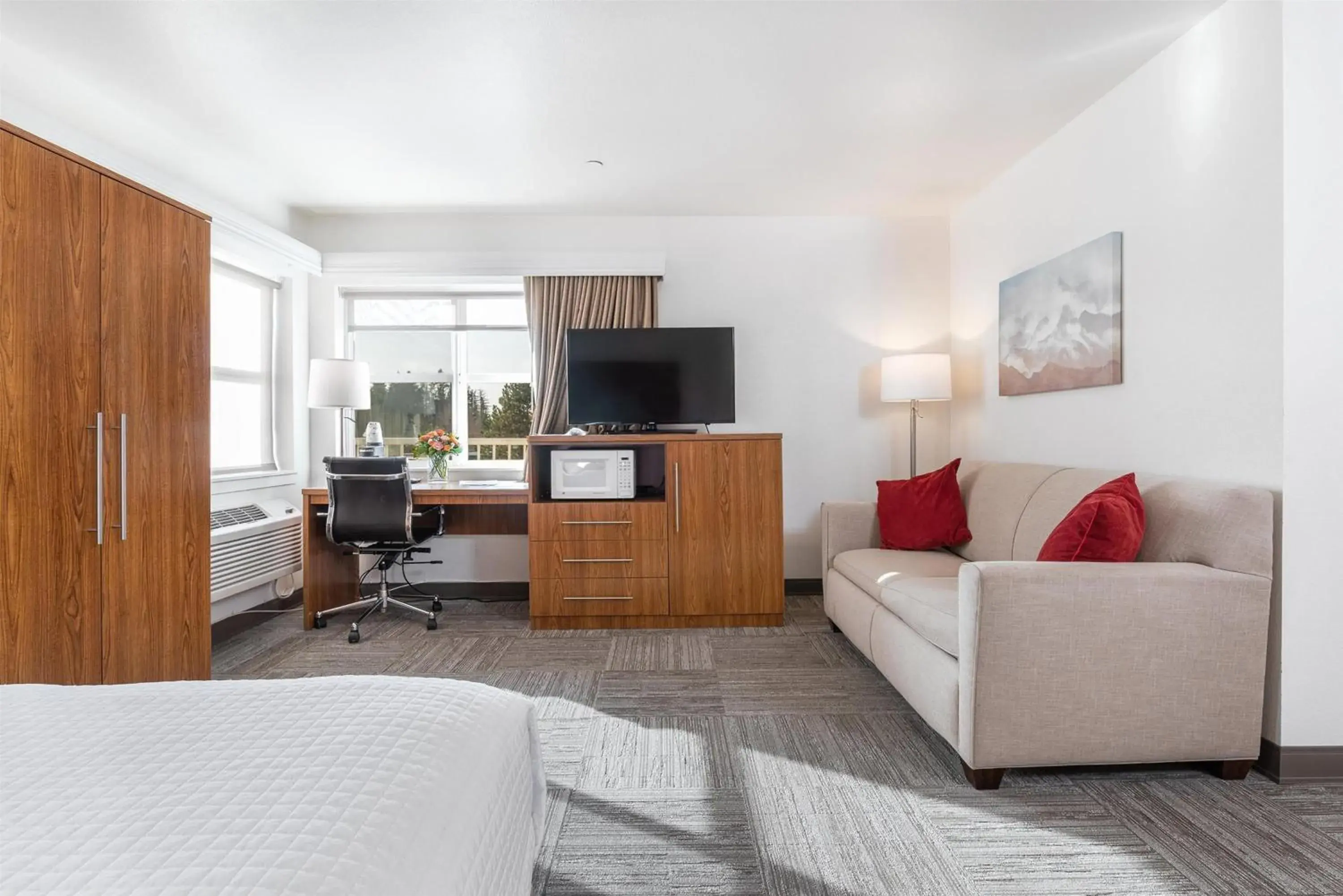 Bedroom, Bed in Marshall Suites Bainbridge Island, SureStay Collection by BW Bedroom, Bed in Marshall Suites Bainbridge Island, SureStay Collection by BW