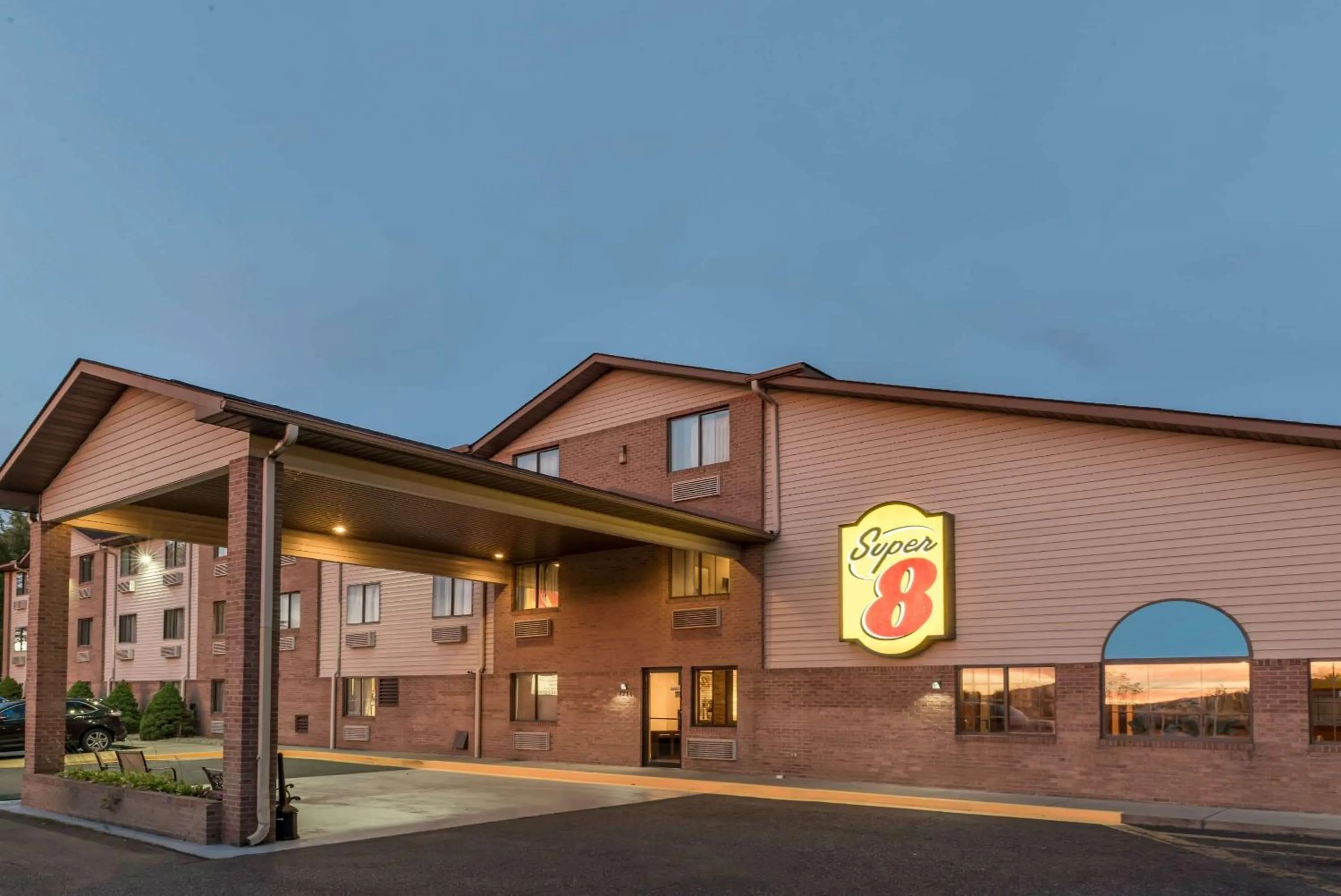 Property building in Super 8 by Wyndham Portsmouth