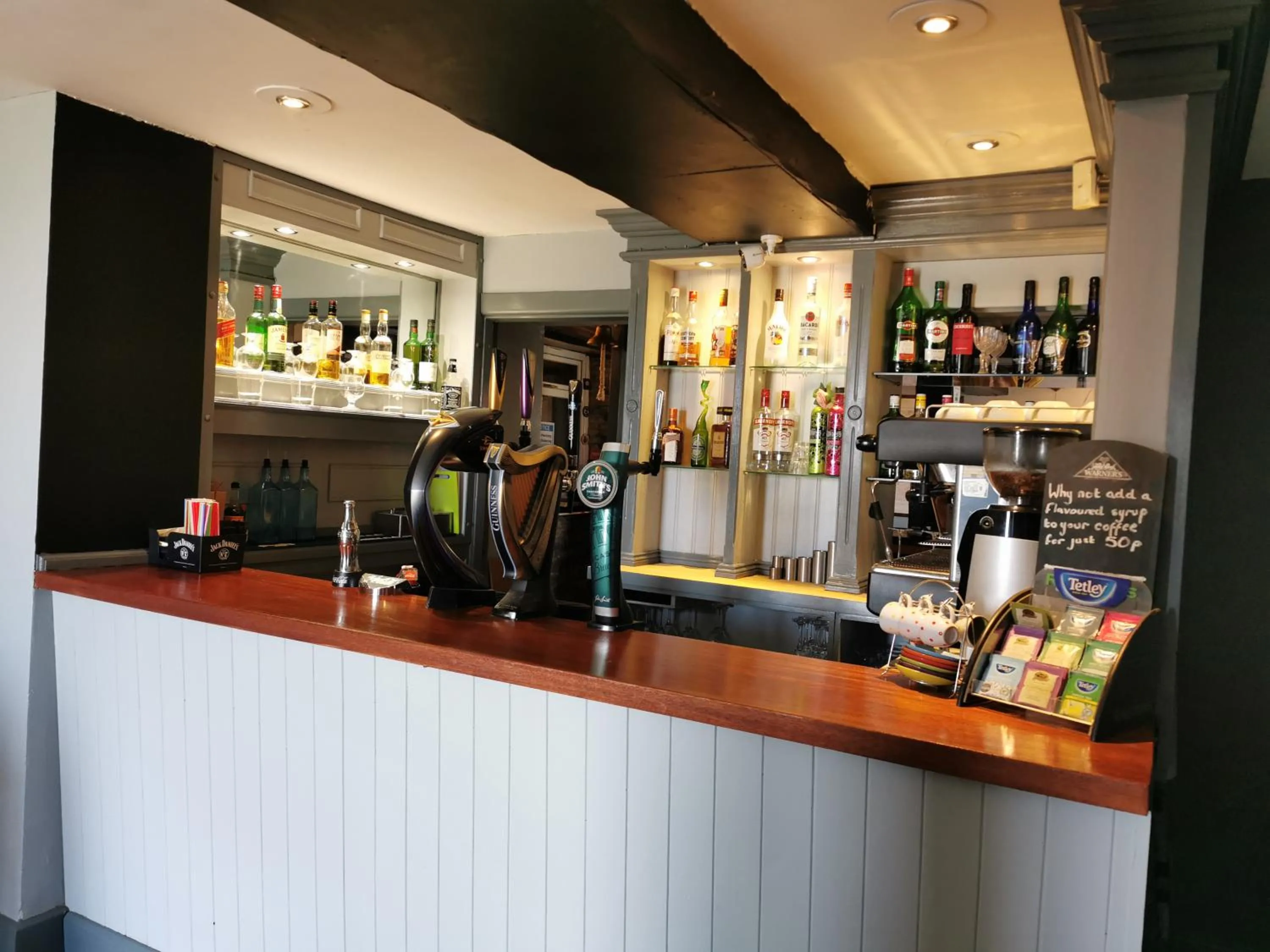 Lounge or bar in The Manor House Inn