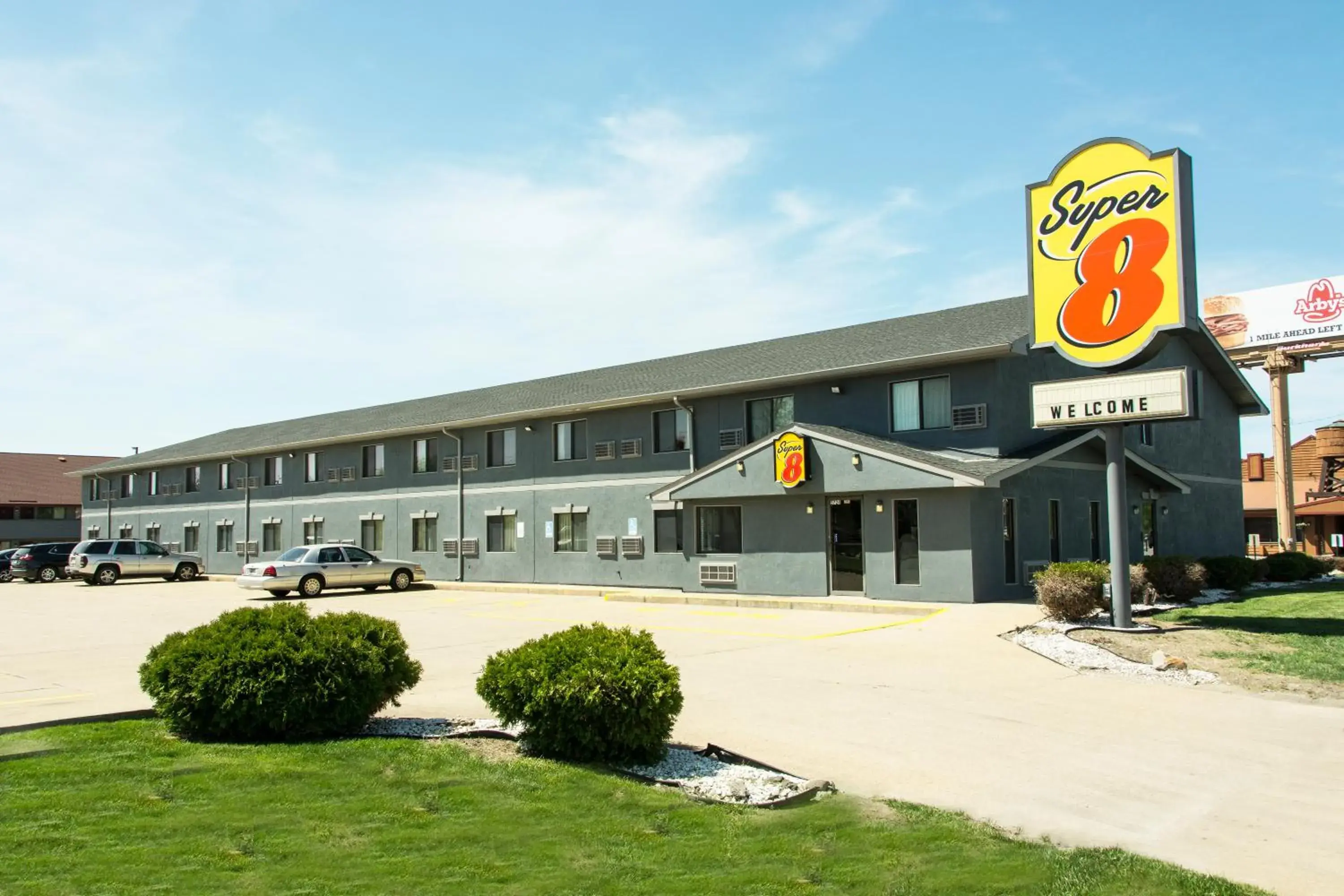 Property building in Super 8 by Wyndham Michigan City Property building in Super 8 by Wyndham Michigan City
