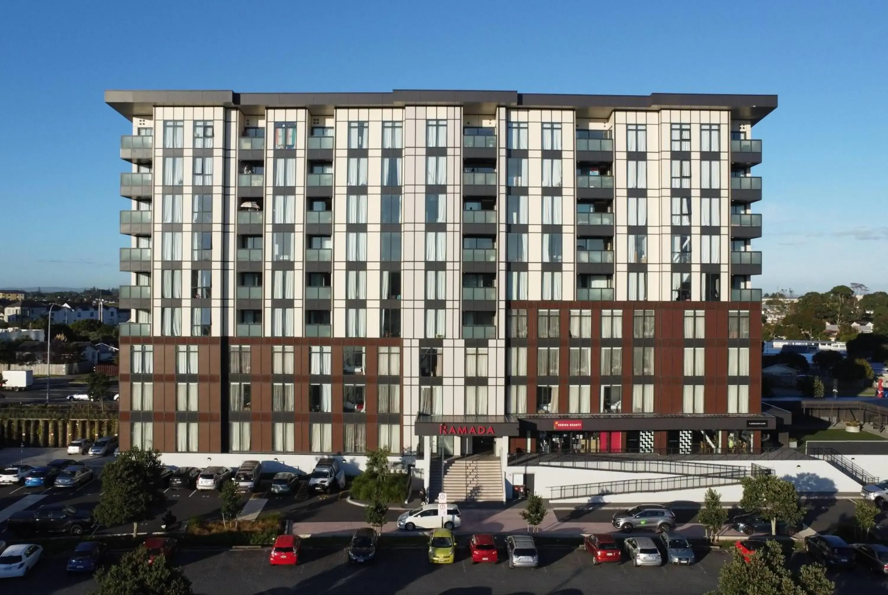 Property building in Ramada Suites by Wyndham Auckland Manukau Pacfic Centre Property building in Ramada Suites by Wyndham Auckland Manukau Pacfic Centre