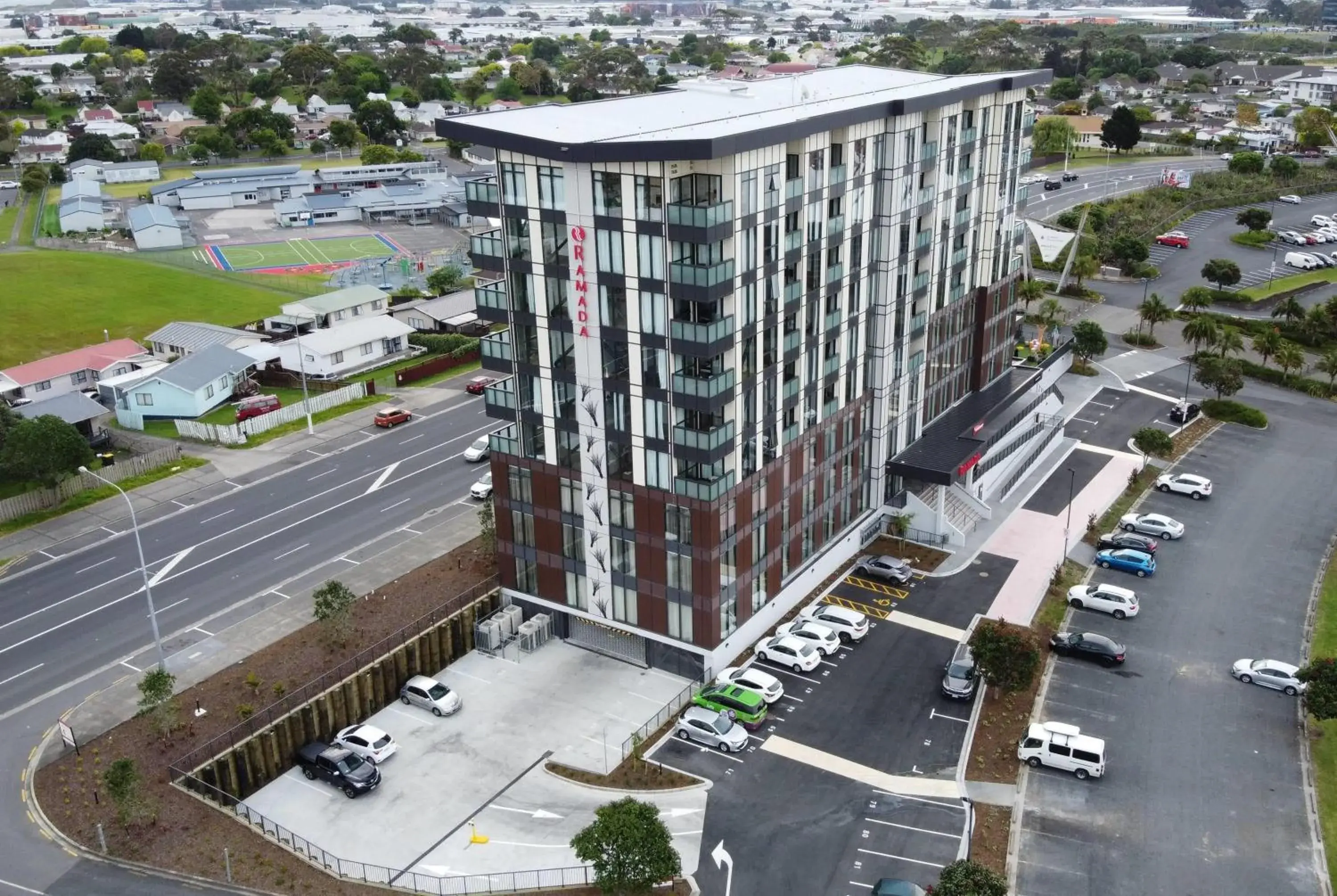 Property building in Ramada Suites by Wyndham Auckland Manukau Pacfic Centre Property building in Ramada Suites by Wyndham Auckland Manukau Pacfic Centre