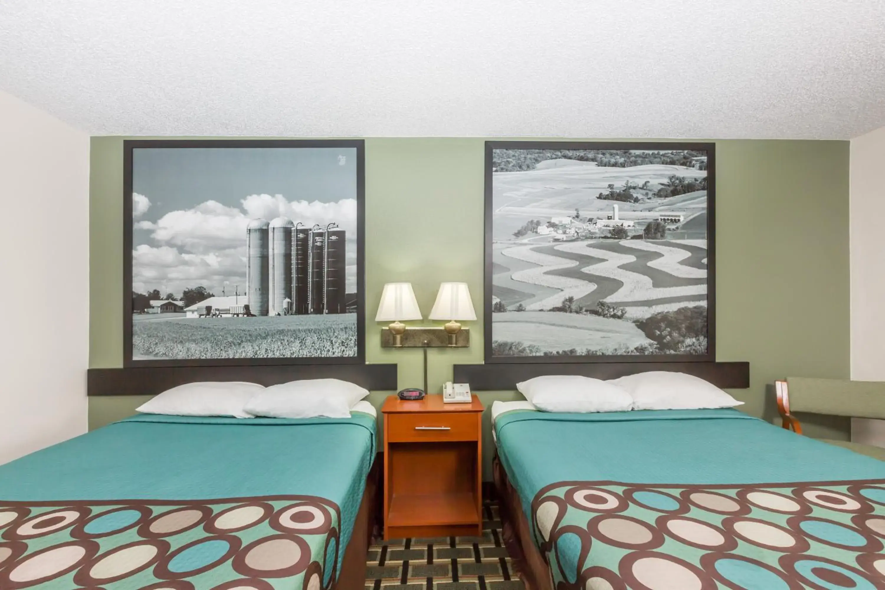 2 Double Beds, Smoking in Super 8 by Wyndham Osceola IA 2 Double Beds, Smoking in Super 8 by Wyndham Osceola IA