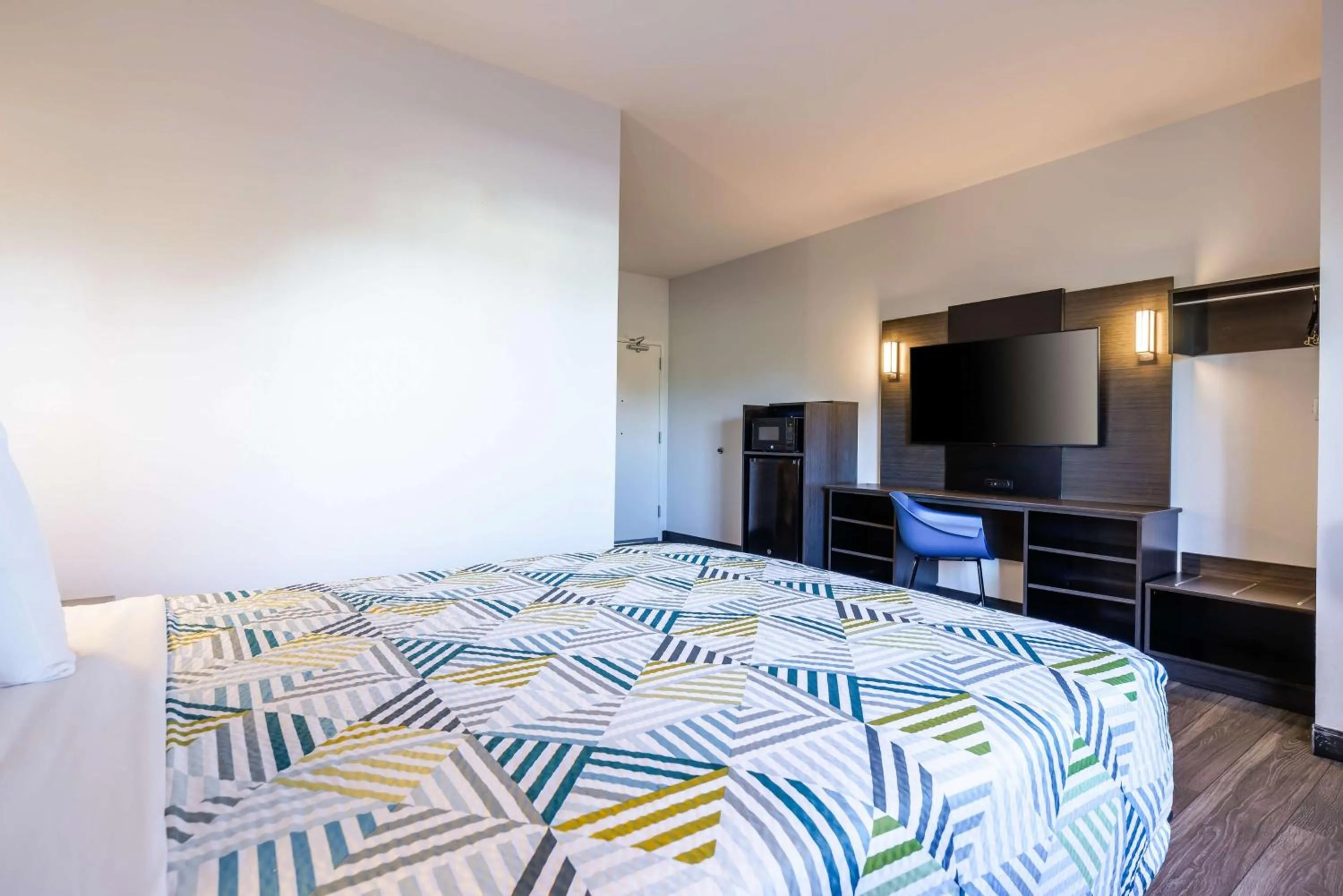 Bedroom in Motel 6-Grand Island, NE