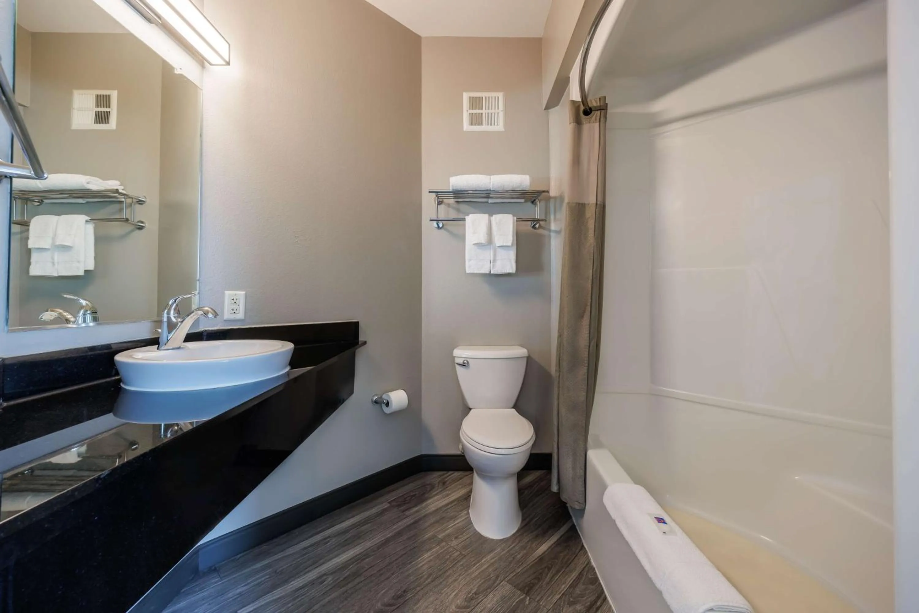 Bathroom in Motel 6-Grand Island, NE